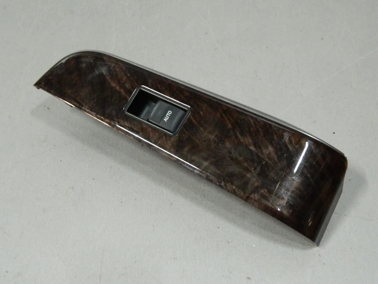 Кнопка стеклоподъемника TOYOTA CAMRY AVV50 Зад Лев (Контрактный) 140080239