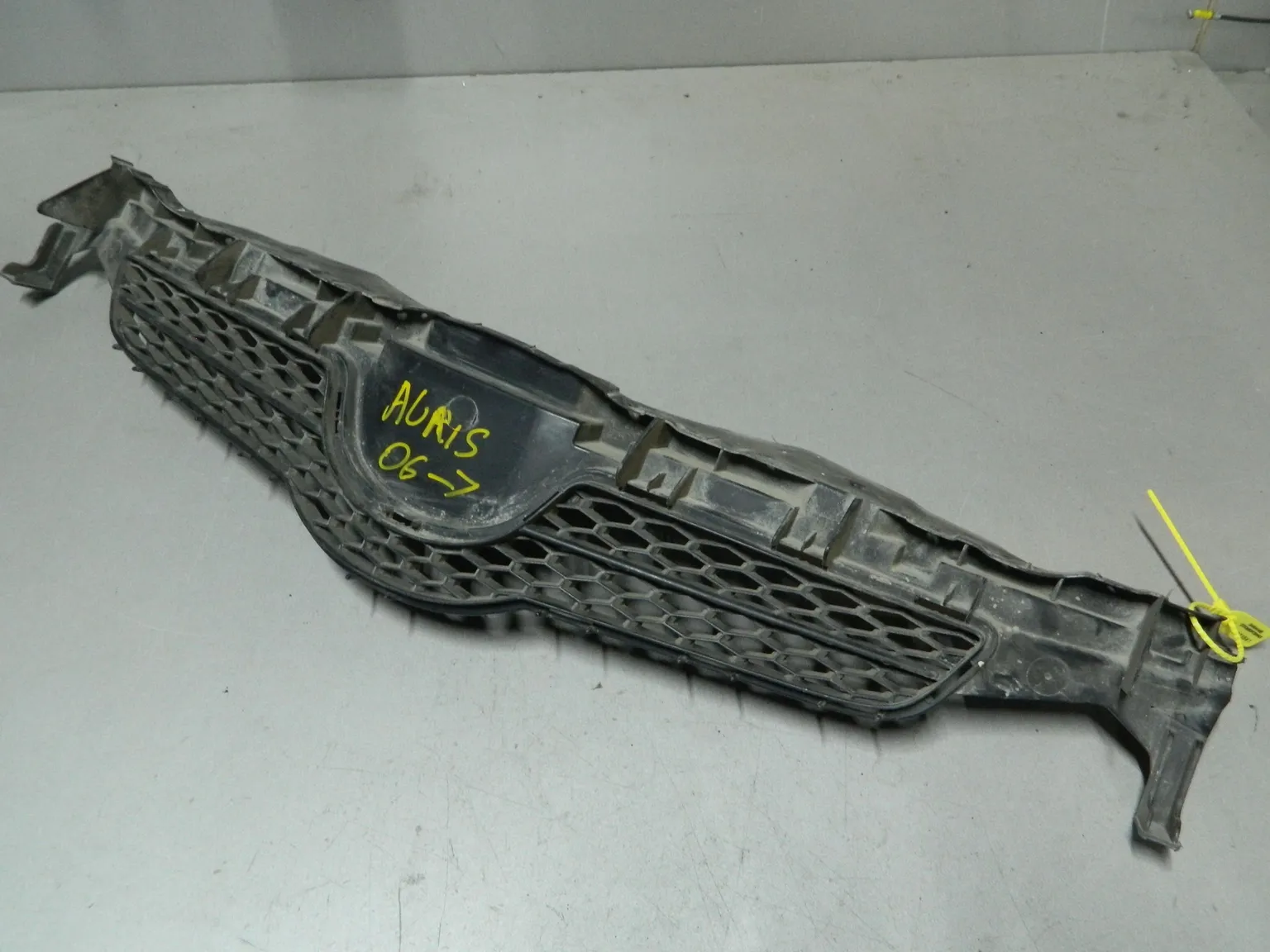 Решетка радиатора TOYOTA AURIS ZZE150 (Контрактный) 79773541