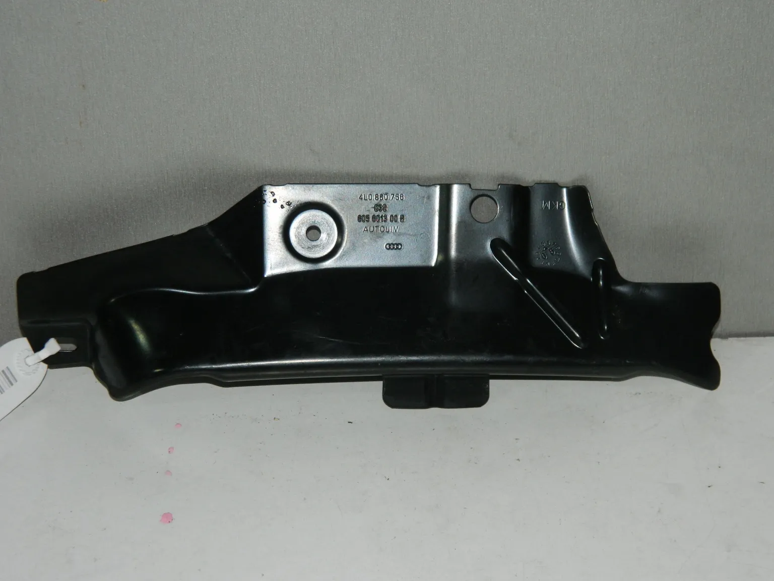 Кронштейн подушки безопасности AUDI Q7 4L (Б/У) 35020506 4L0880756