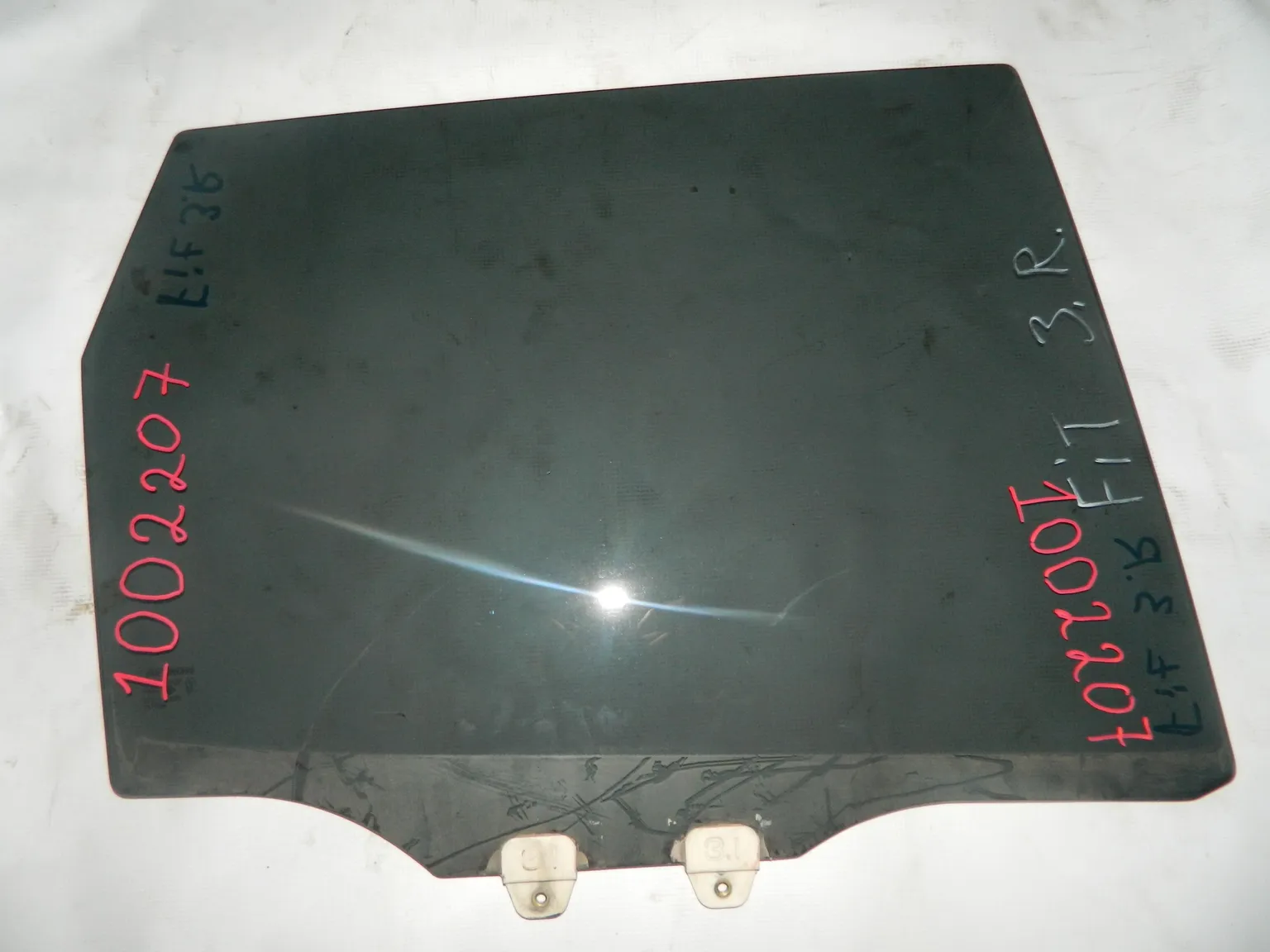 Стекло двери HONDA FIT GD1 Задн. Прав (Контрактный) 1002207