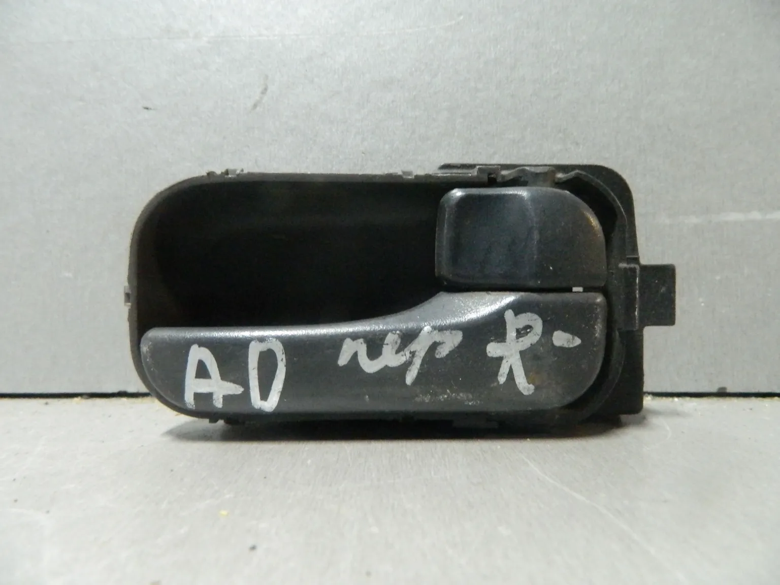 Ручка двери внутренняя NISSAN AD Y11 Прав (Контрактный) 81539866