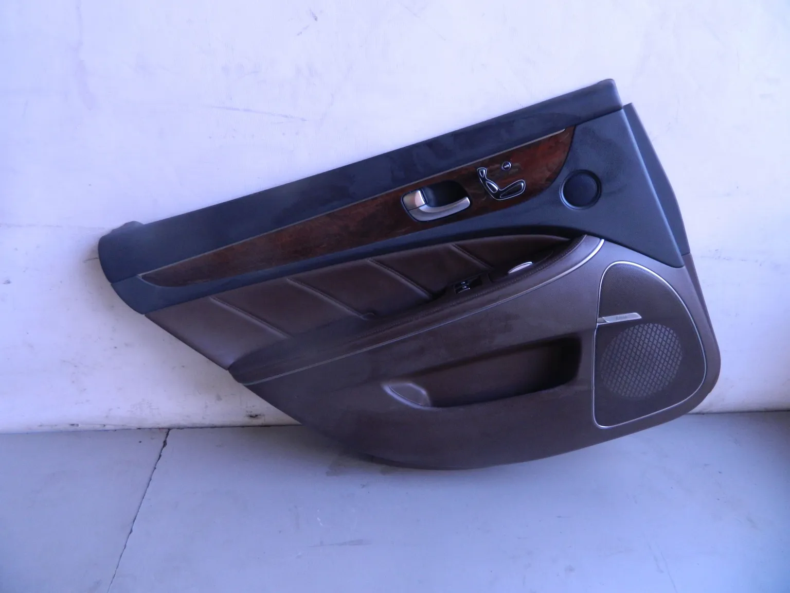 Обшивка двери HYUNDAI EQUUS VI G6DJ Задн Лев (Б/У) 69838480