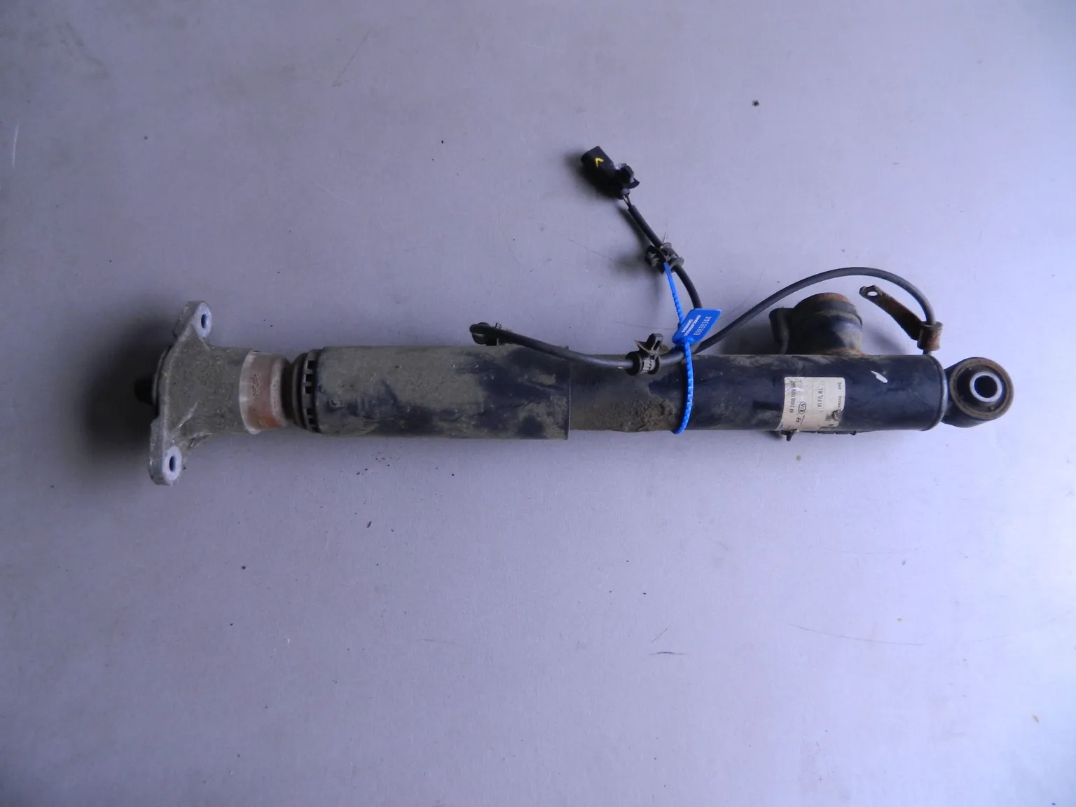 Амортизатор подвески HYUNDAI EQUUS VI Задн (Б/У) 69838344