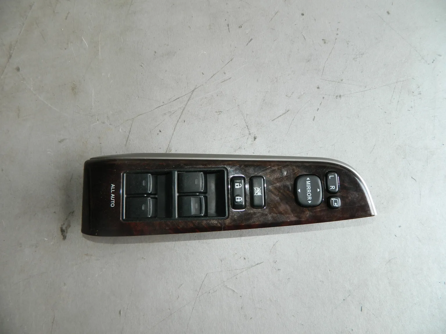 Блок кнопок стеклоподъемника TOYOTA CAMRY AVV50 Перед Прав (Контрактный) 1400800123