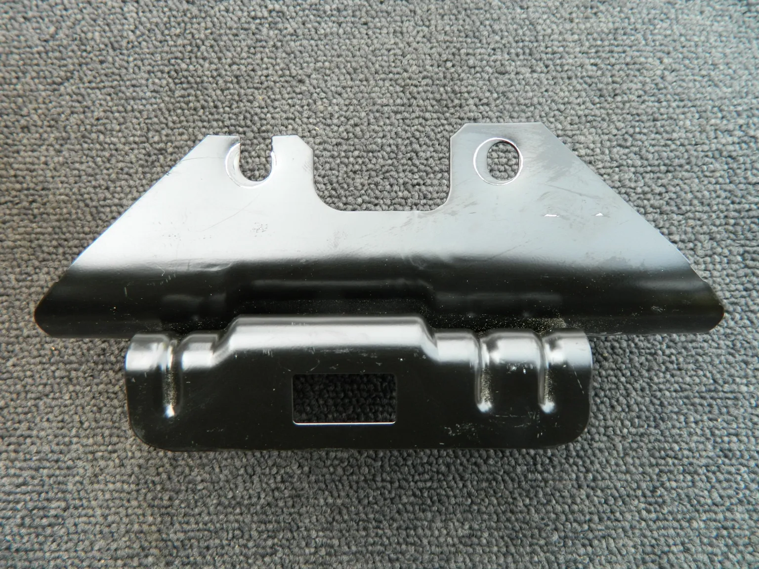 Кронштейн замка крышки багажника VOLKSWAGEN TOUAREG 7L7 (Контрактный) 2777400068