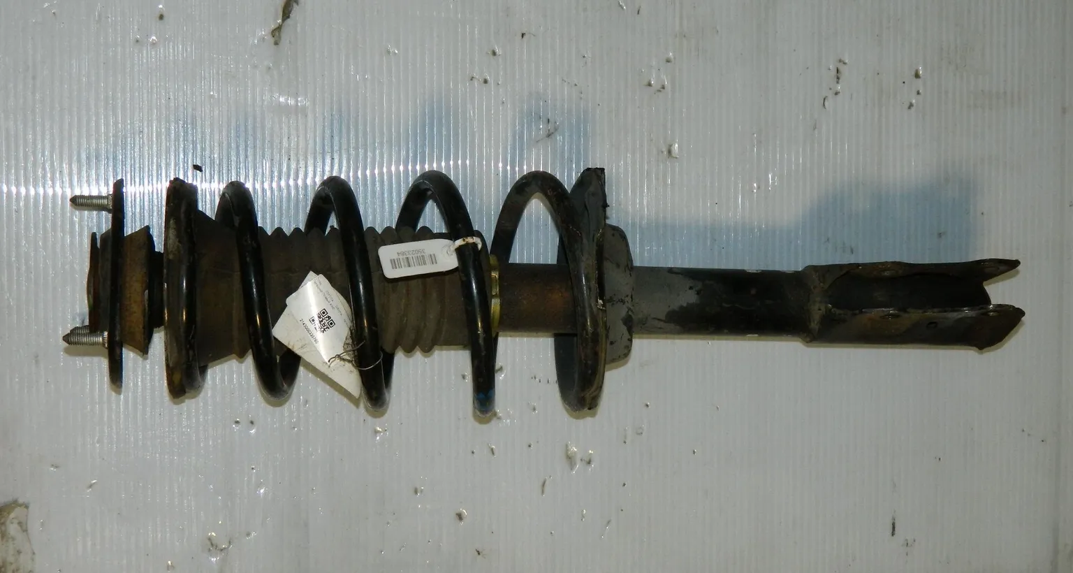 Стойка подвески TOYOTA SIENTA NCP85 Перед Прав (Контрактный)