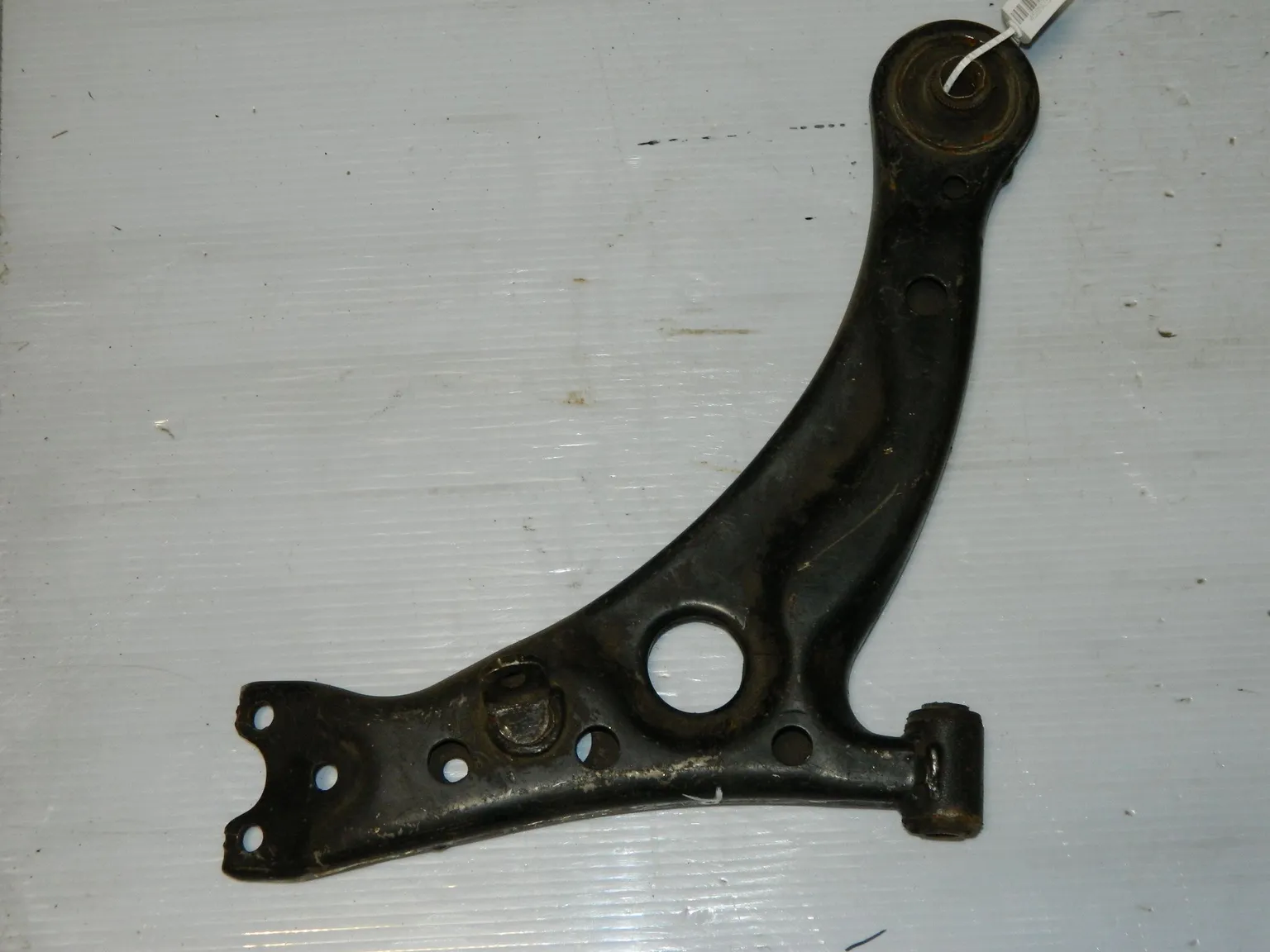 Рычаг подвески TOYOTA CALDINA AT211 Перед Прав (Контрактный)