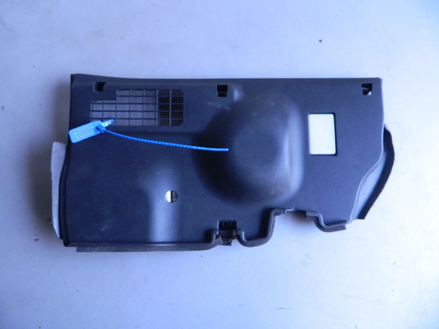 Накладка под торпедо HYUNDAI EQUUS VI G6DA 2013-2015 Прав (Б/У) 69838347