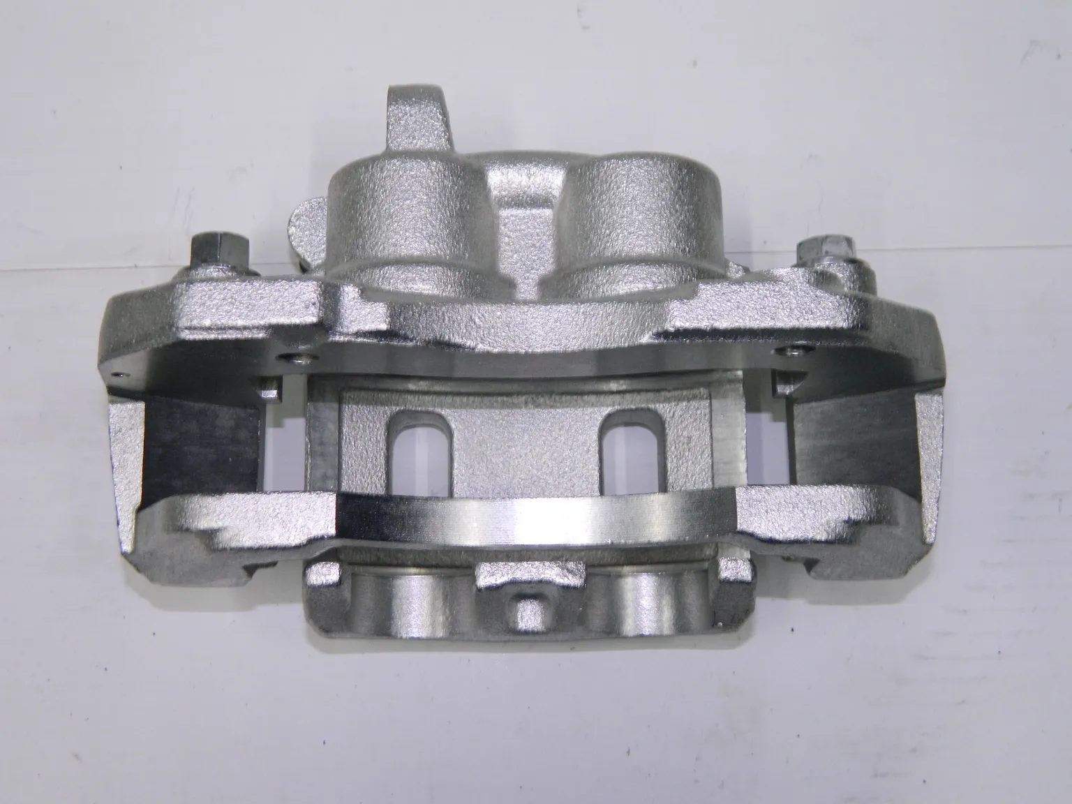 Суппорт тормозной GENERAL PARTS MB858405 MITSUBISHI PAJERO V4# V2# Перед Прав