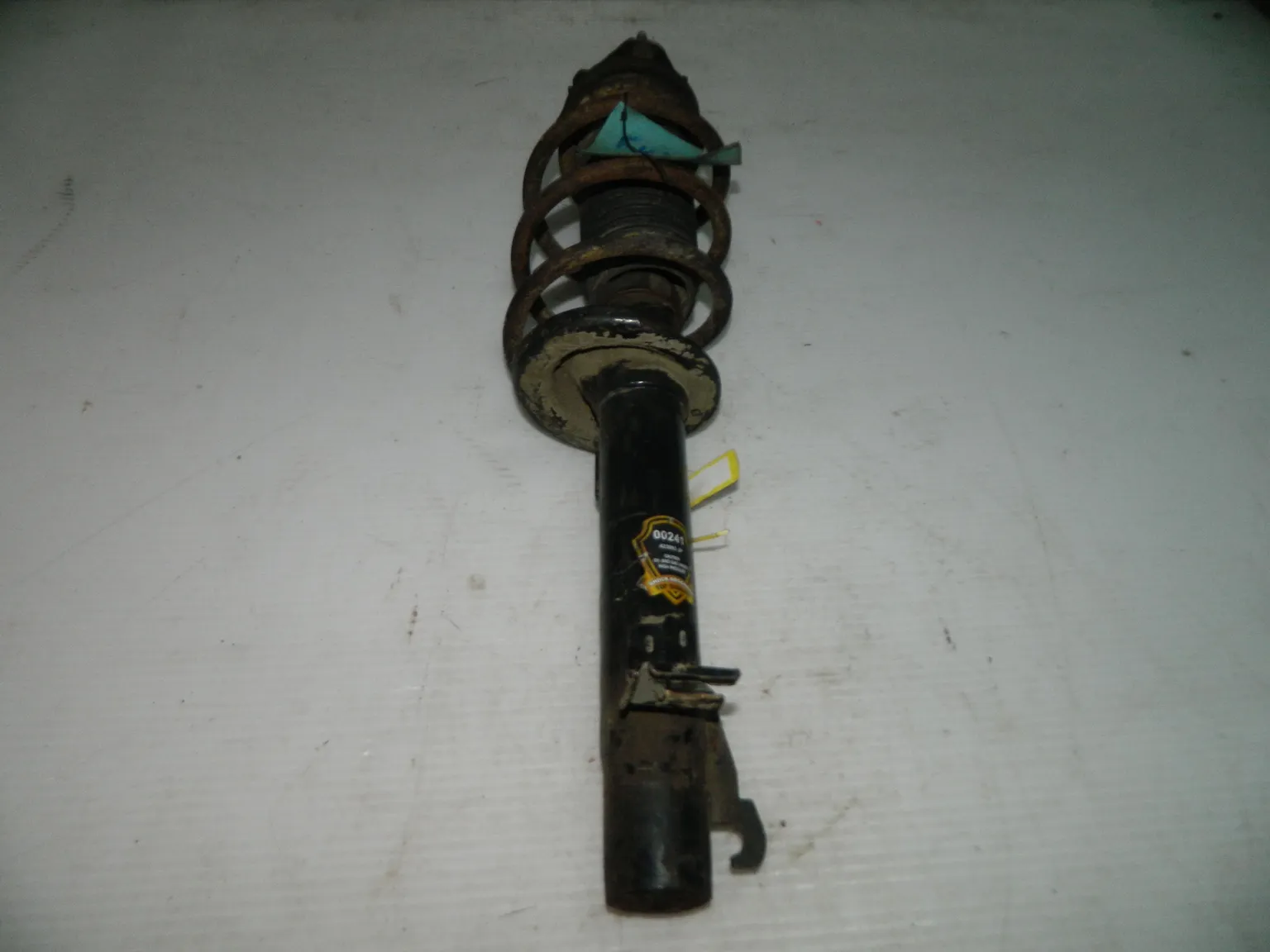 Стойка амортизатора FORD FUSION Перед Прав 40951246 Б/У