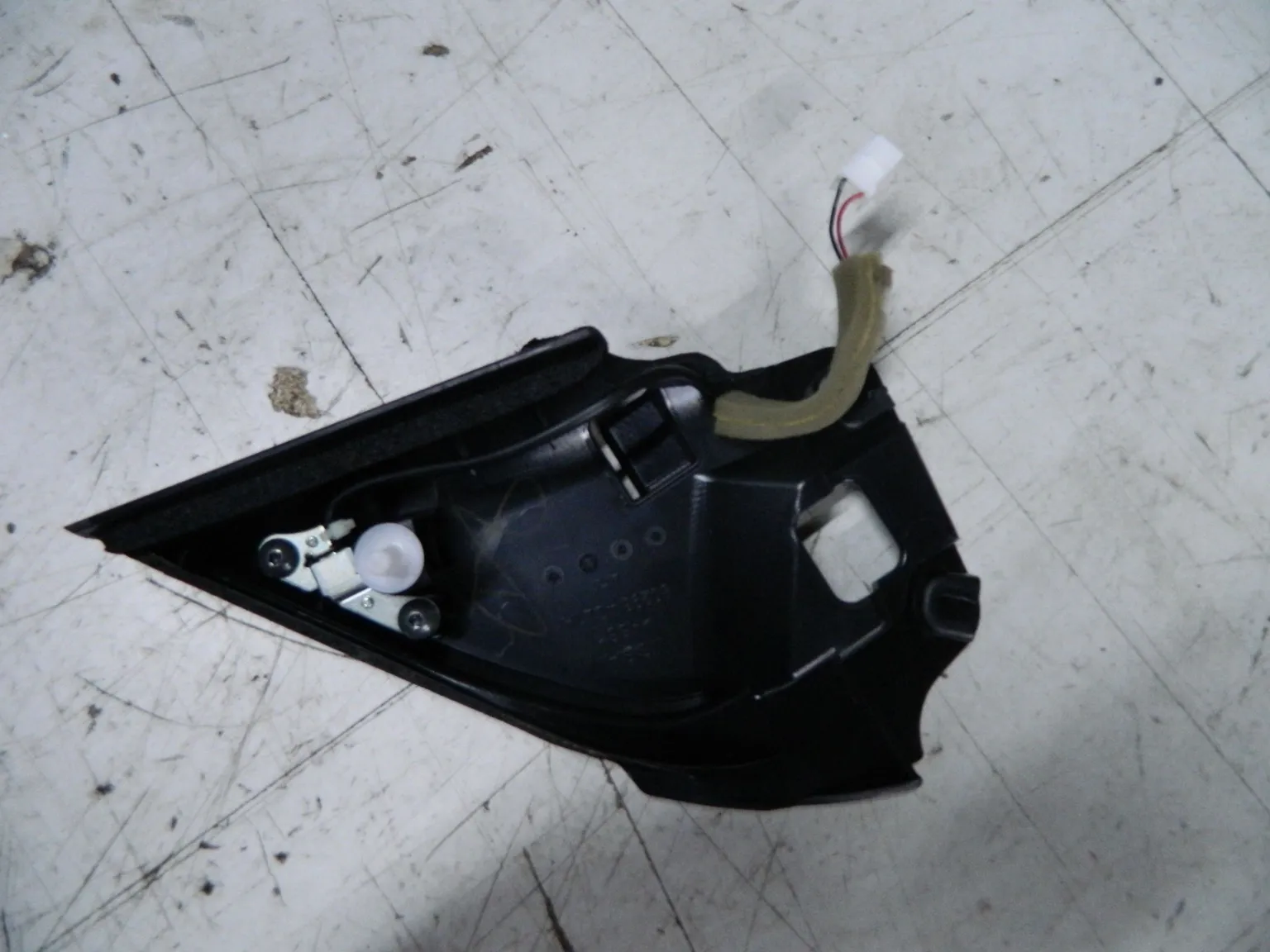 Уголок двери внутренний NISSAN X-TRAIL NT32 Перед Лев (Контрактный) 2292300075