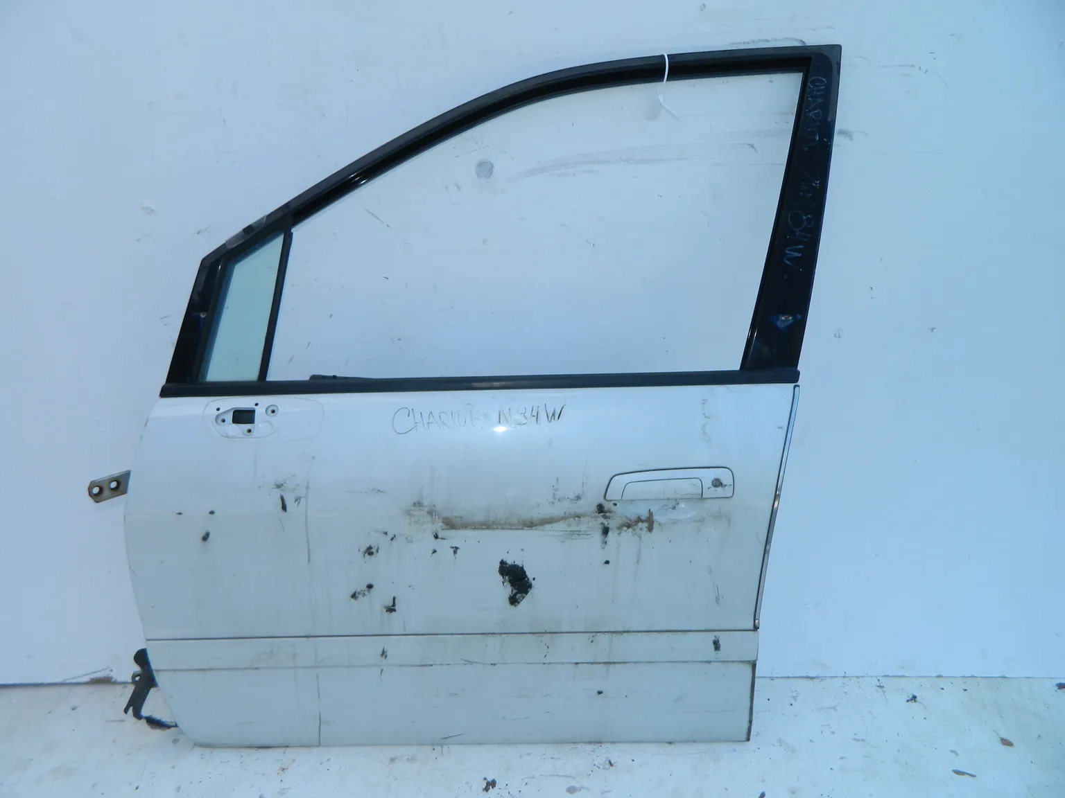 Дверь MITSUBISHI CHARIOT GRANDIS N84W Перед Лев (Контрактный) 46098148 MR376252