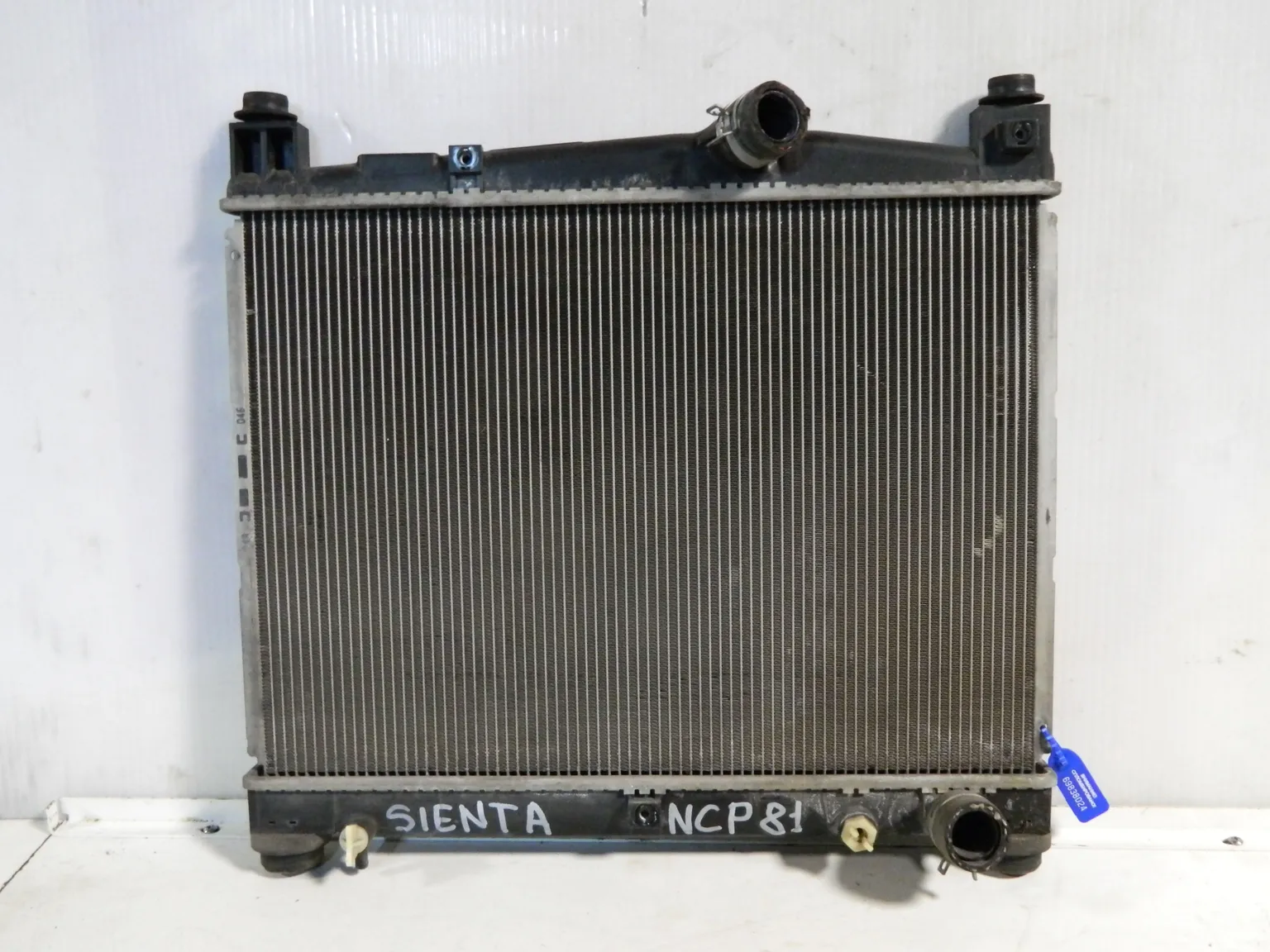 Радиатор ДВС TOYOTA SIENTA NCP81 (Контрактный) 69838024