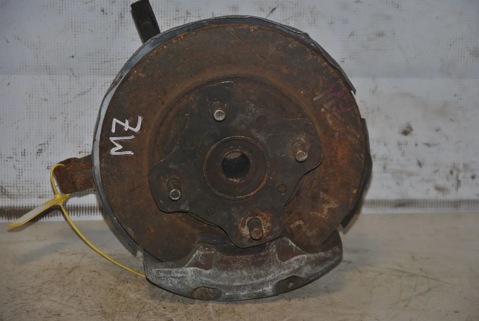 Ступица MAZDA 121 Перед Лев (Контрактный) 40940726