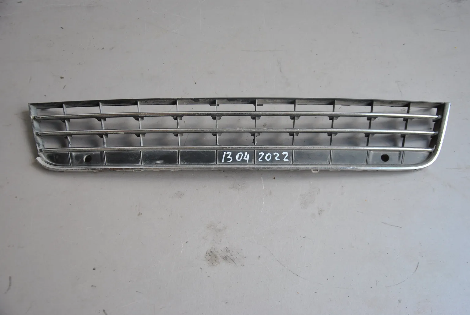 Решетка бампера VOLKSWAGEN Touareg 2010 - 2018 Б/У 79773274