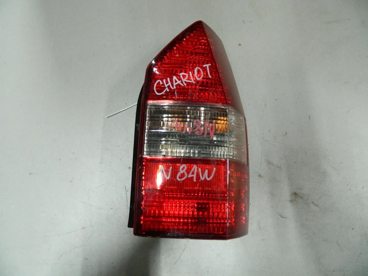 Фонарь MITSUBISHI CHARIOT N84W Зад Прав (Контрактный) 68000970