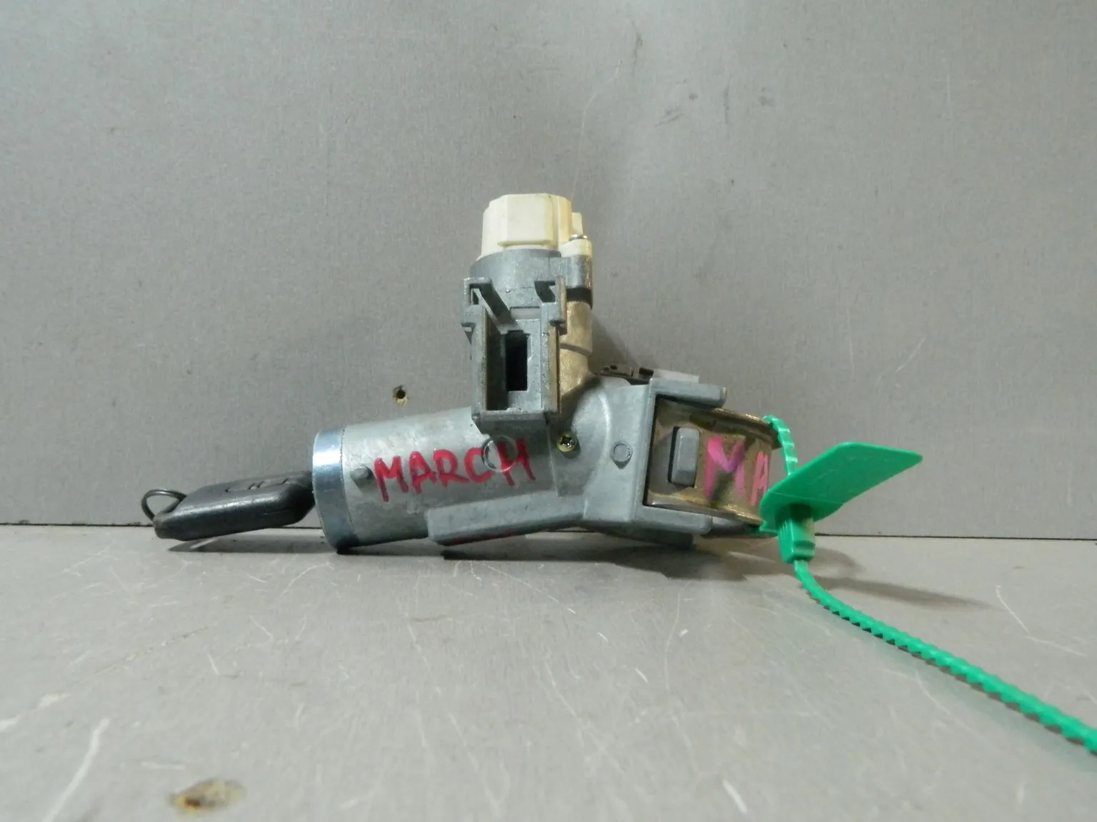 Замок зажигания NISSAN MARCH AK12 (Контрактный) 81532460