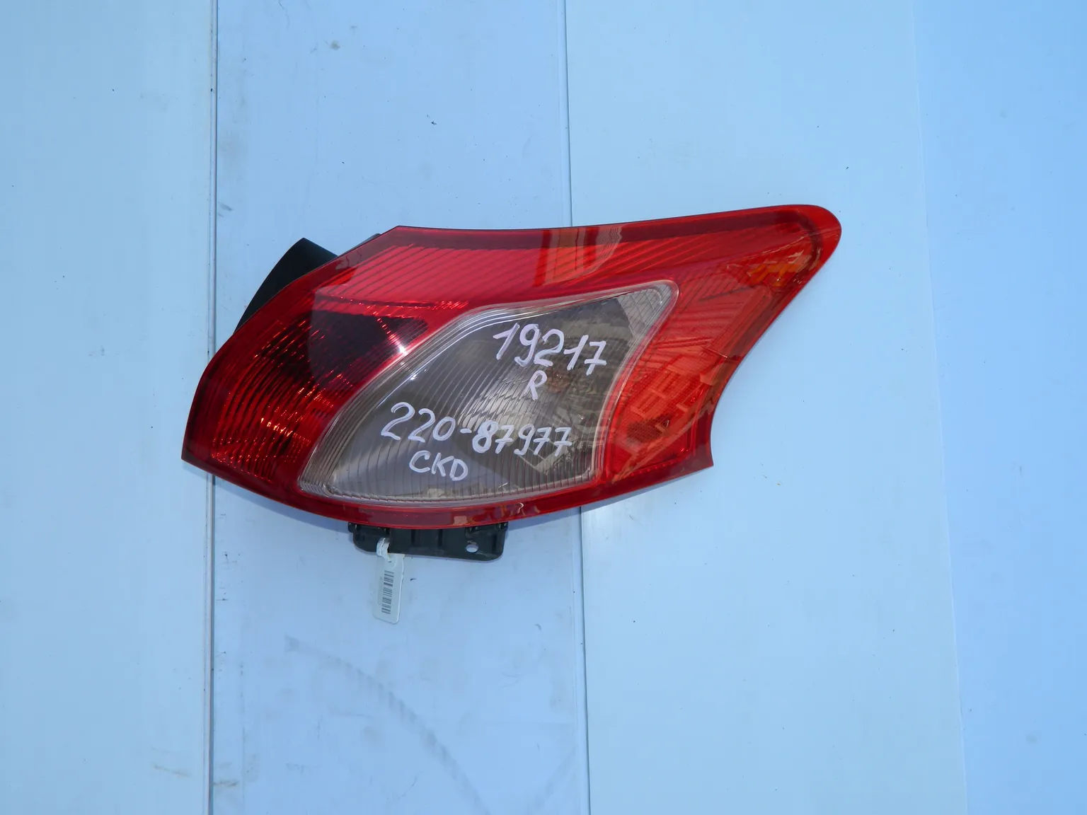 Фонарь MITSUBISHI GALANT FORTIS CX4A Зад Прав (Контрактный) 45980050