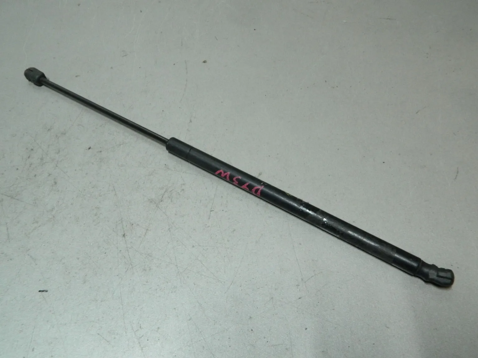 Амортизатор багажника MAZDA DEMIO DY3W (Контрактный) 81532095