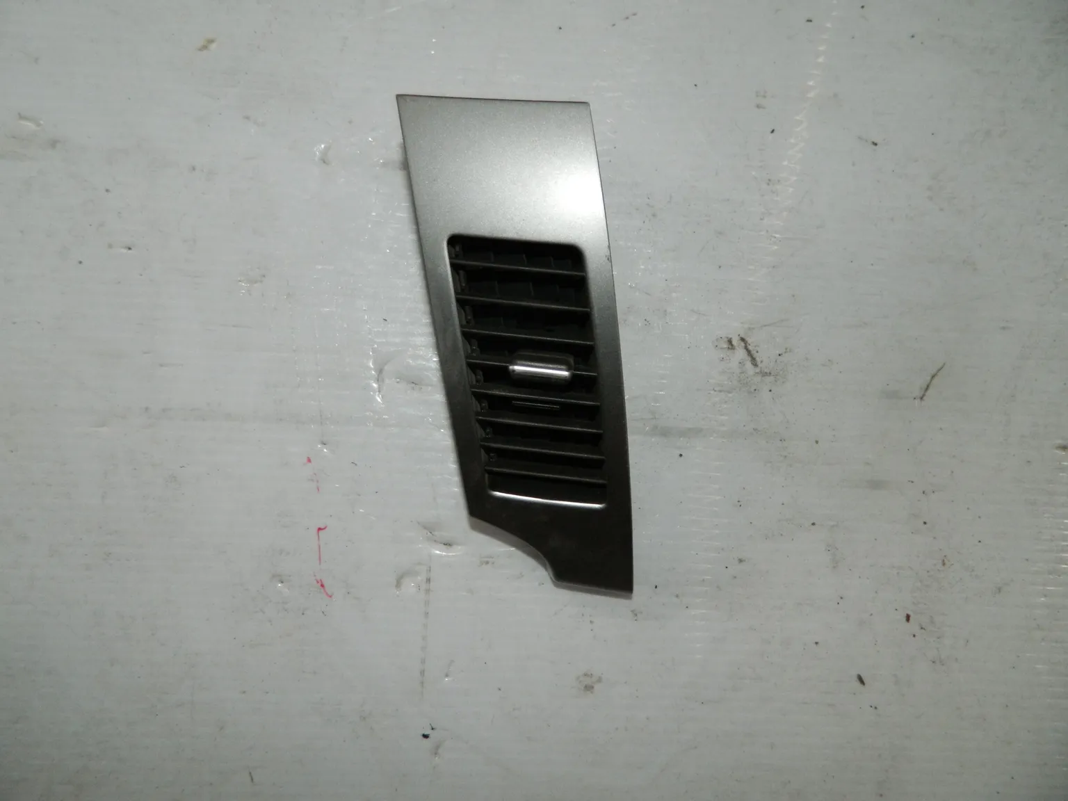 Дефлектор воздушный MITSUBISHI OUTLANDER XL CW Перед Лев (Контрактный) GN71114260