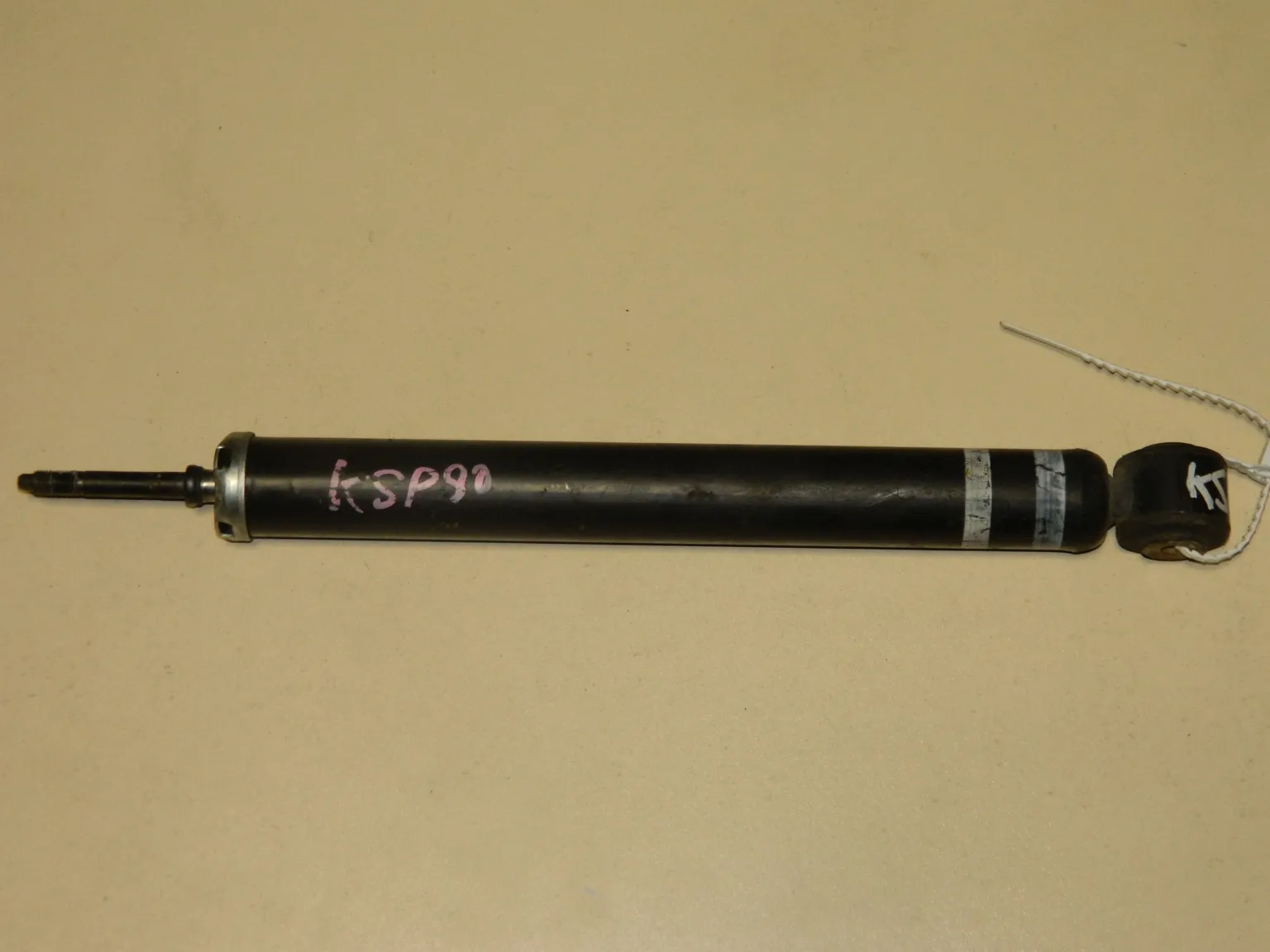 Амортизатор TOYOTA VITZ KSP90 Зад (Контрактный) 45992116