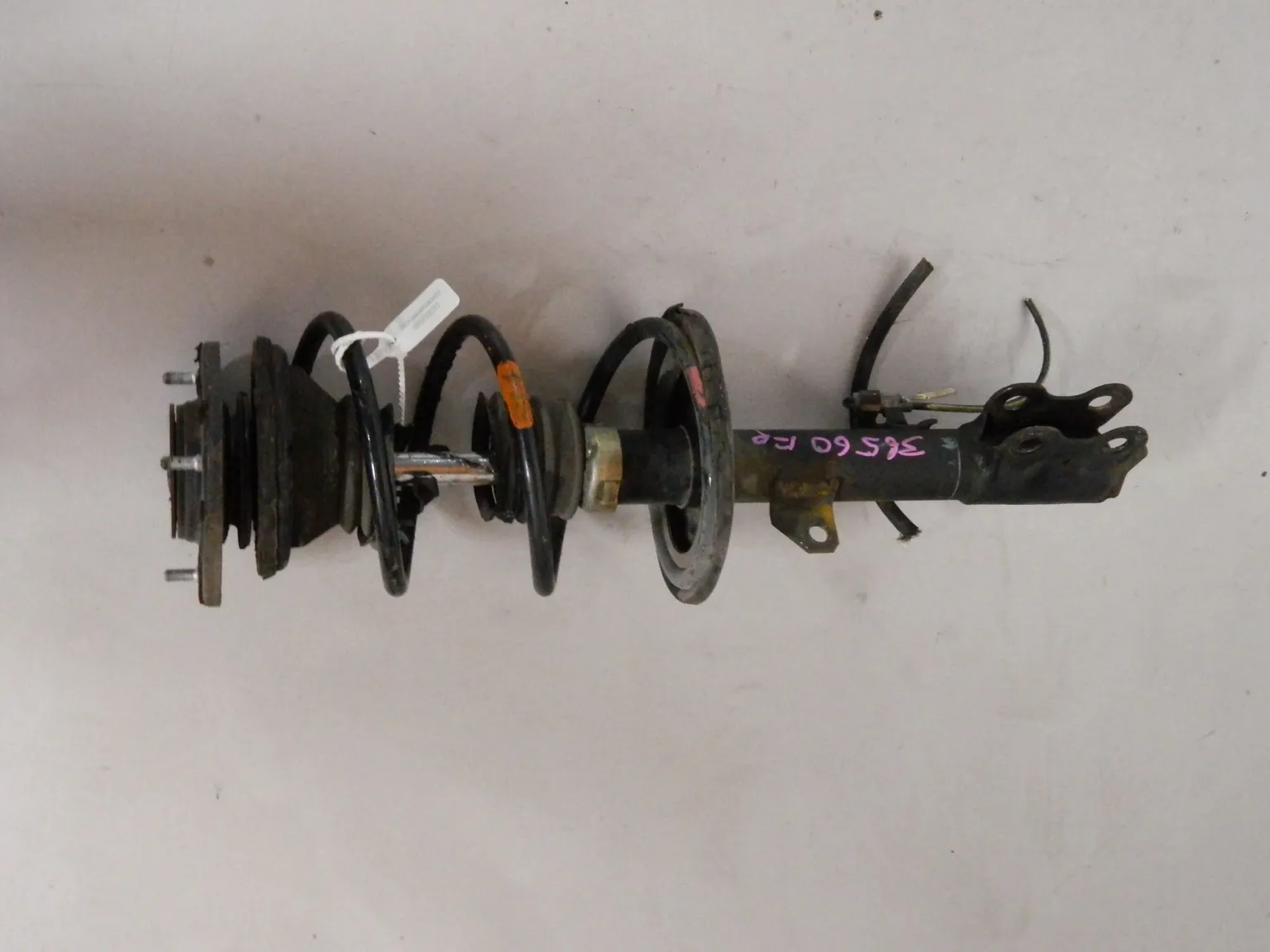 Стойка подвески TOYOTA COROLLA NZE120 Перед Прав (Контрактный) 68000037