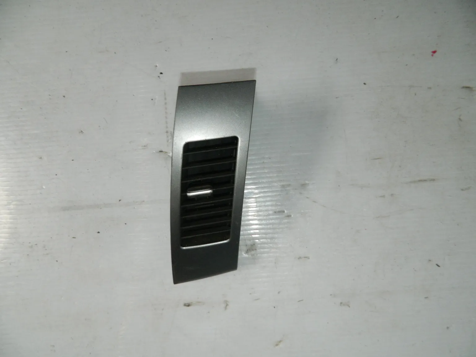 Дефлектор MITSUBISHI OUTLANDER XL CW Прав (Контрактный)