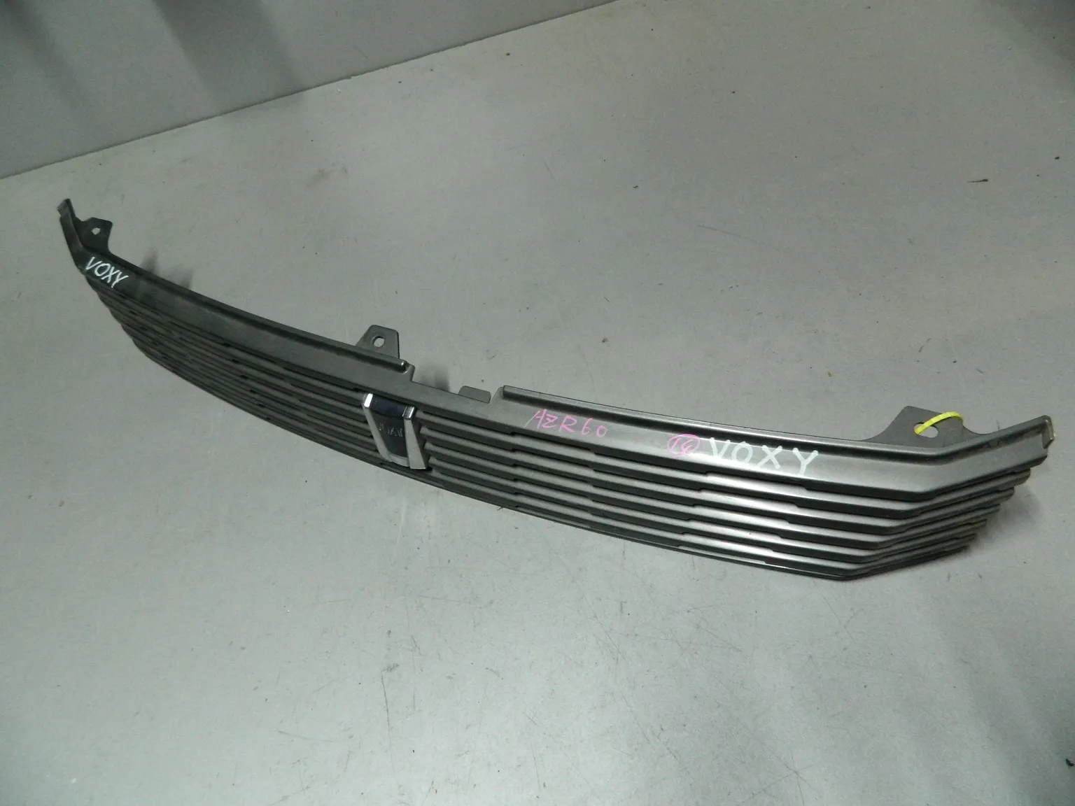 Решетка радиатора TOYOTA VOXY AZR60 (Контрактный) 79773318