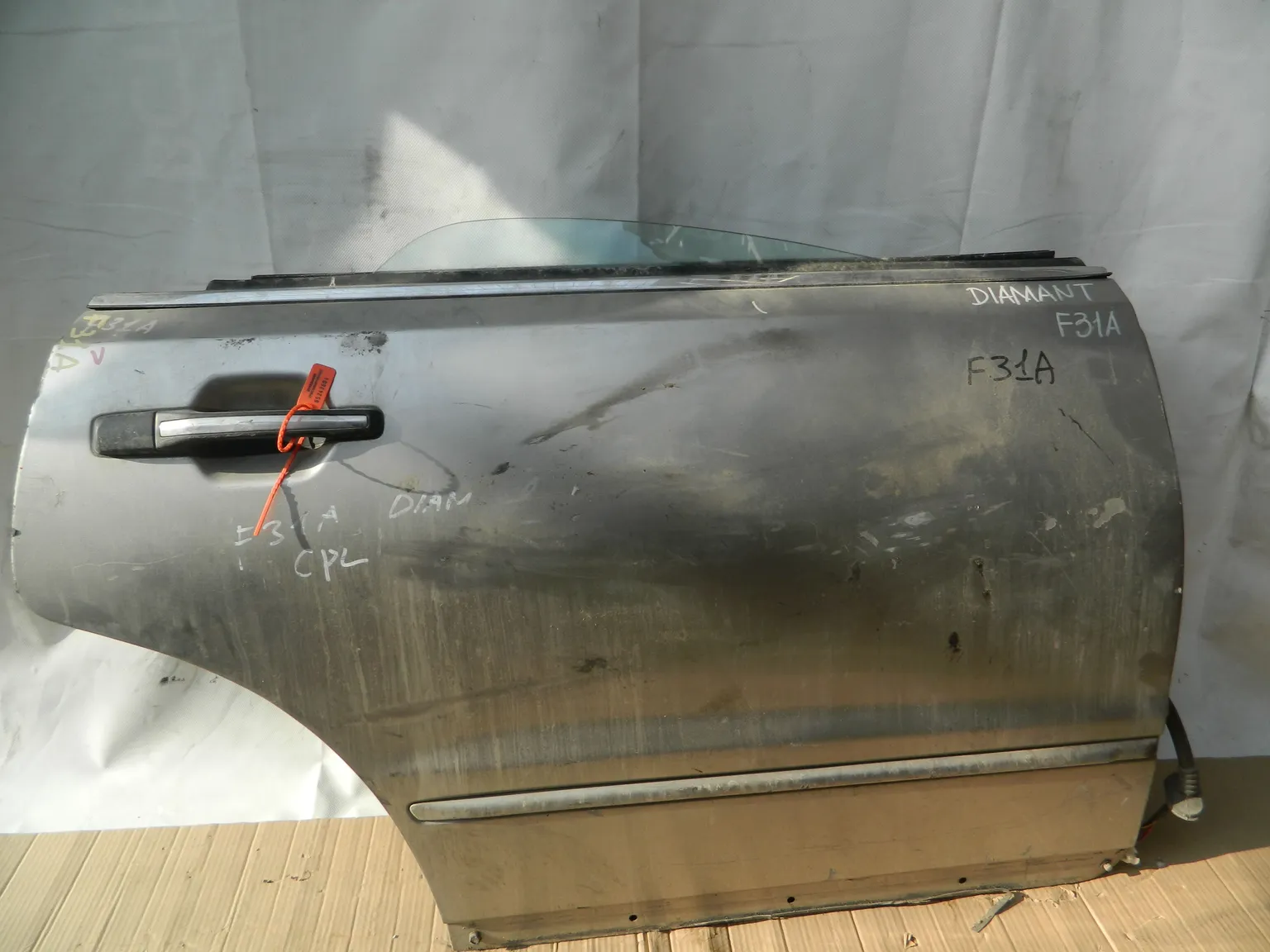 Дверь MITSUBISHI DIAMANTE F31A Зад Прав (Контрактный) 65243604