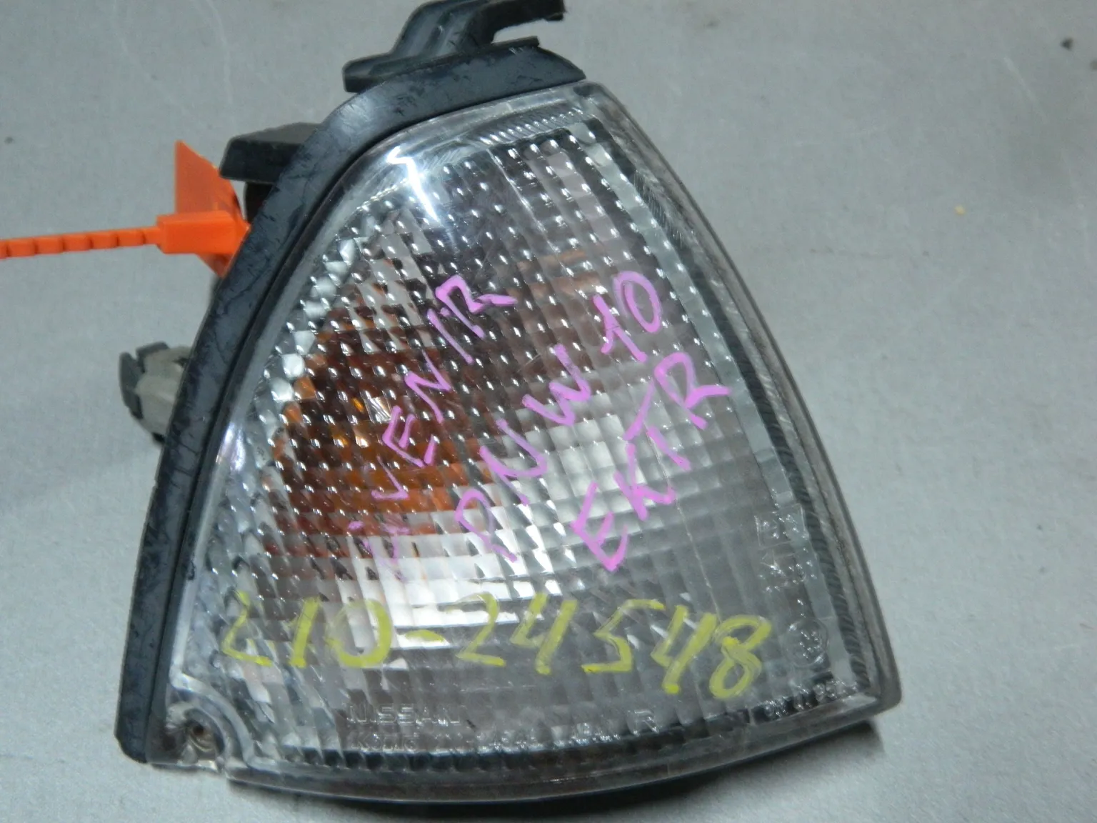 Габарит NISSAN AVENIR W10 Перед Прав (Контрактный) 72367020