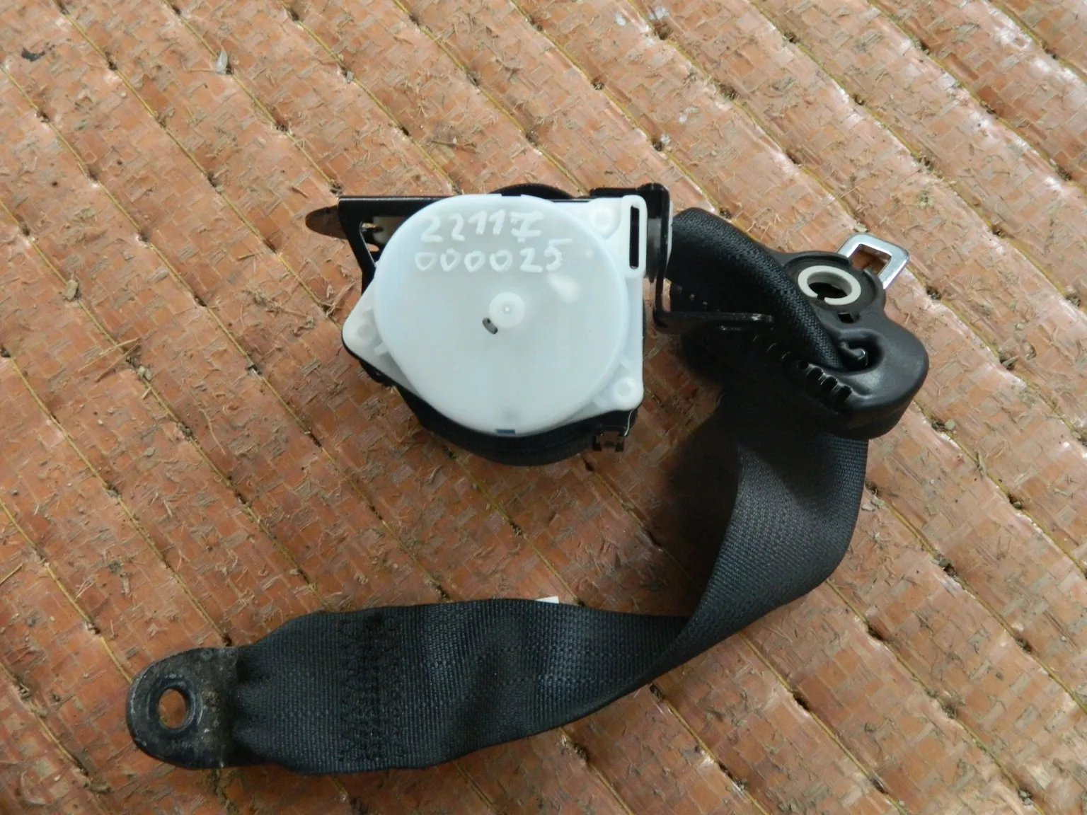 Ремень безопасности NISSAN X-TRAIL NT31 Зад Лев (Контрактный) 22117000025