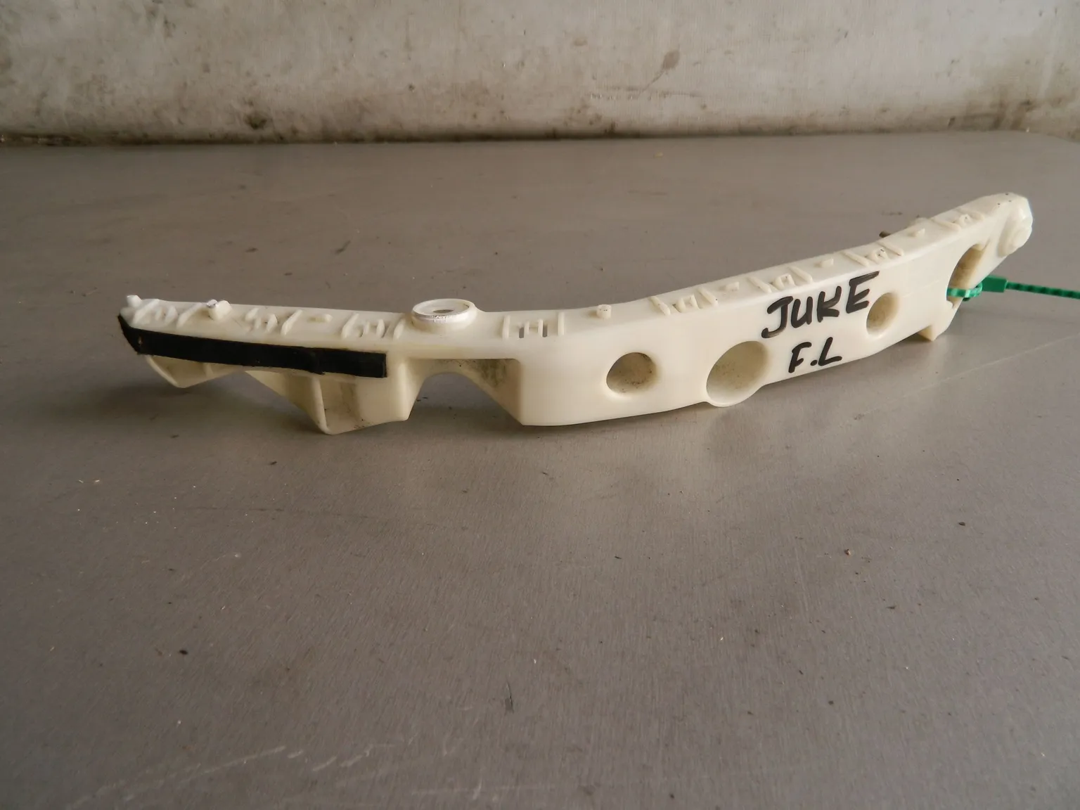 Крепление бампера NISSAN JUKE YF15 Перед Лев (Контрактный) 79591371