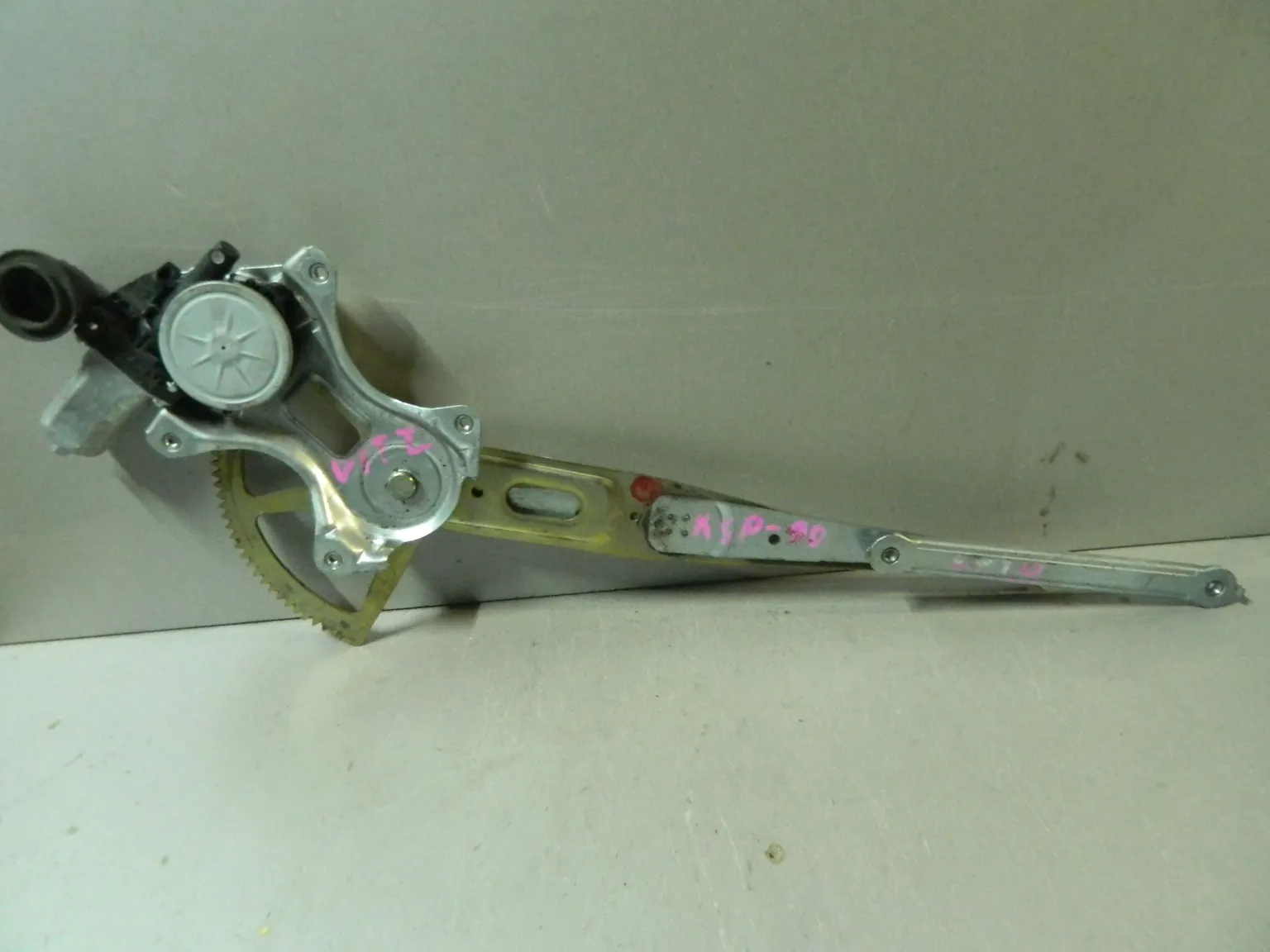 Стеклоподъемник TOYOTA YARIS KSP90 Перед Лев (Контрактный) 79591798