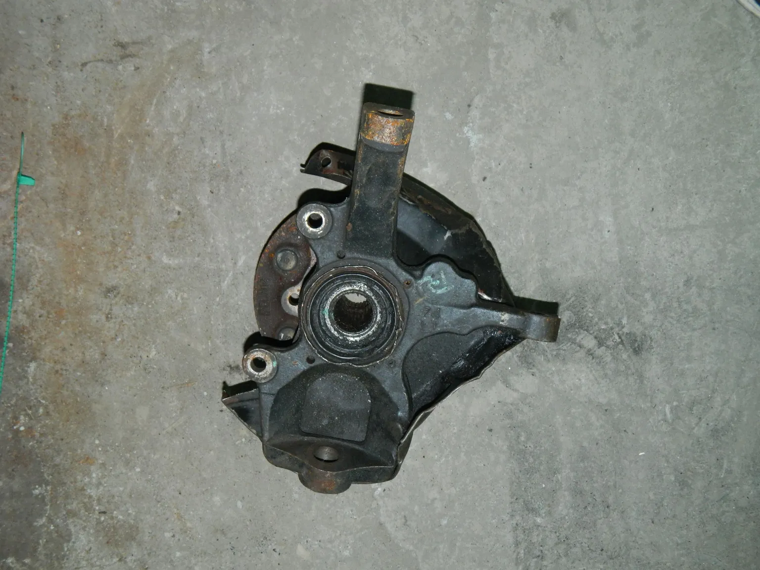 Ступица MITSUBISHI PAJERO K94W Перед Лев (Контрактный) 79591181