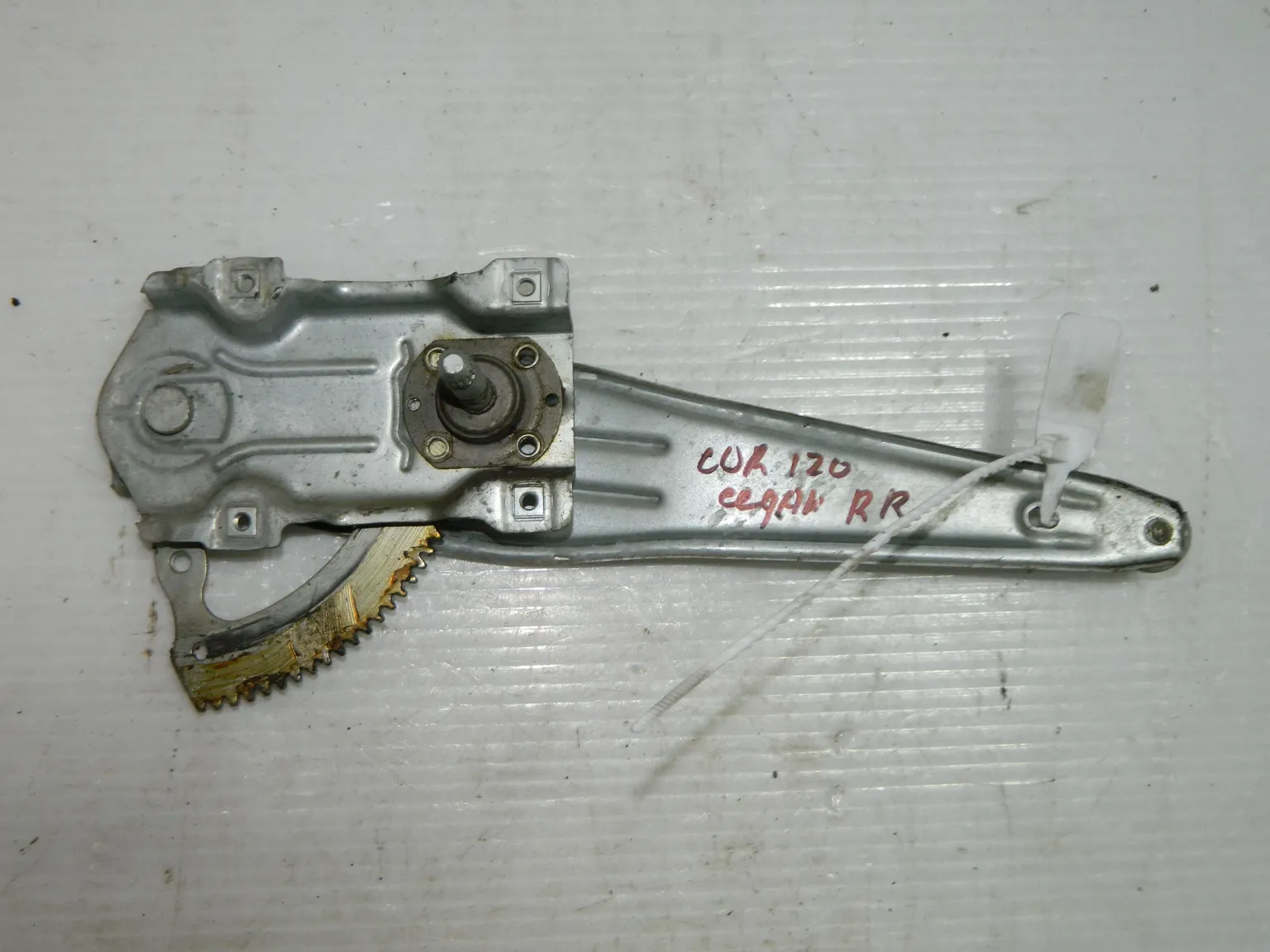 Стеклоподъемник TOYOTA COROLLA E120 Зад Прав 46098664 Б/У 69830-02110