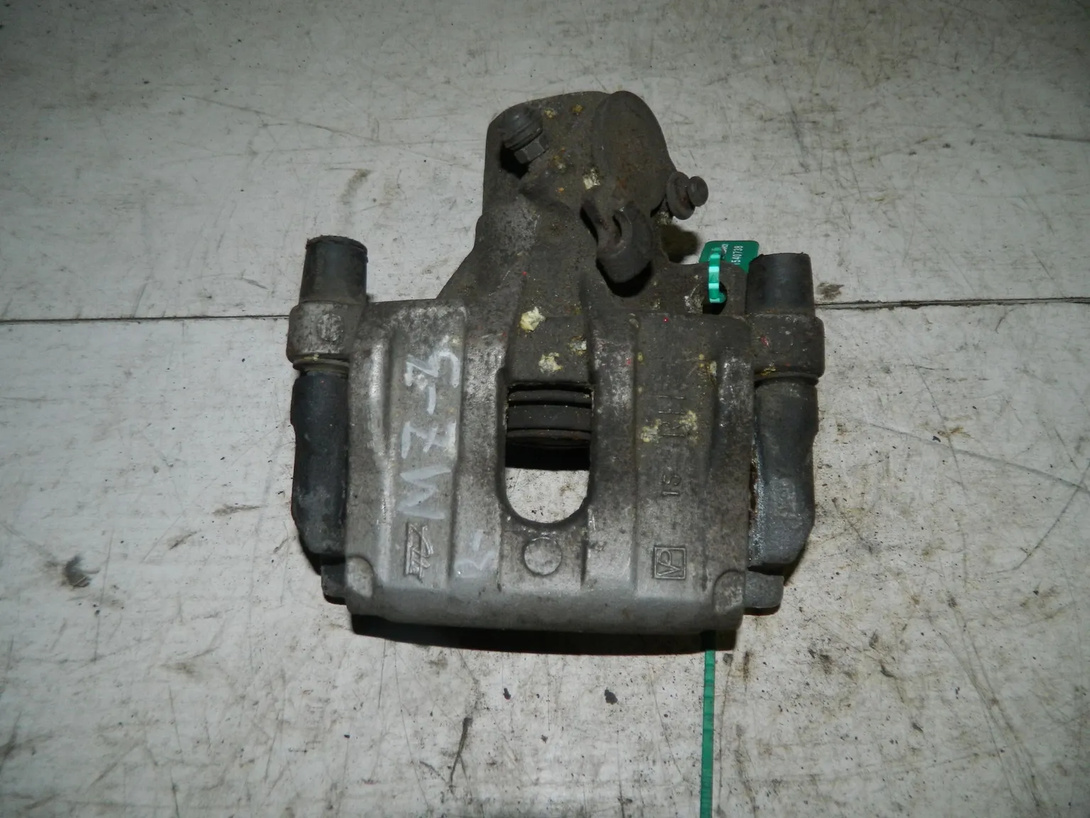 Суппорт MAZDA MAZDA 3 BKEP Зад Прав (Контрактный) 81540738