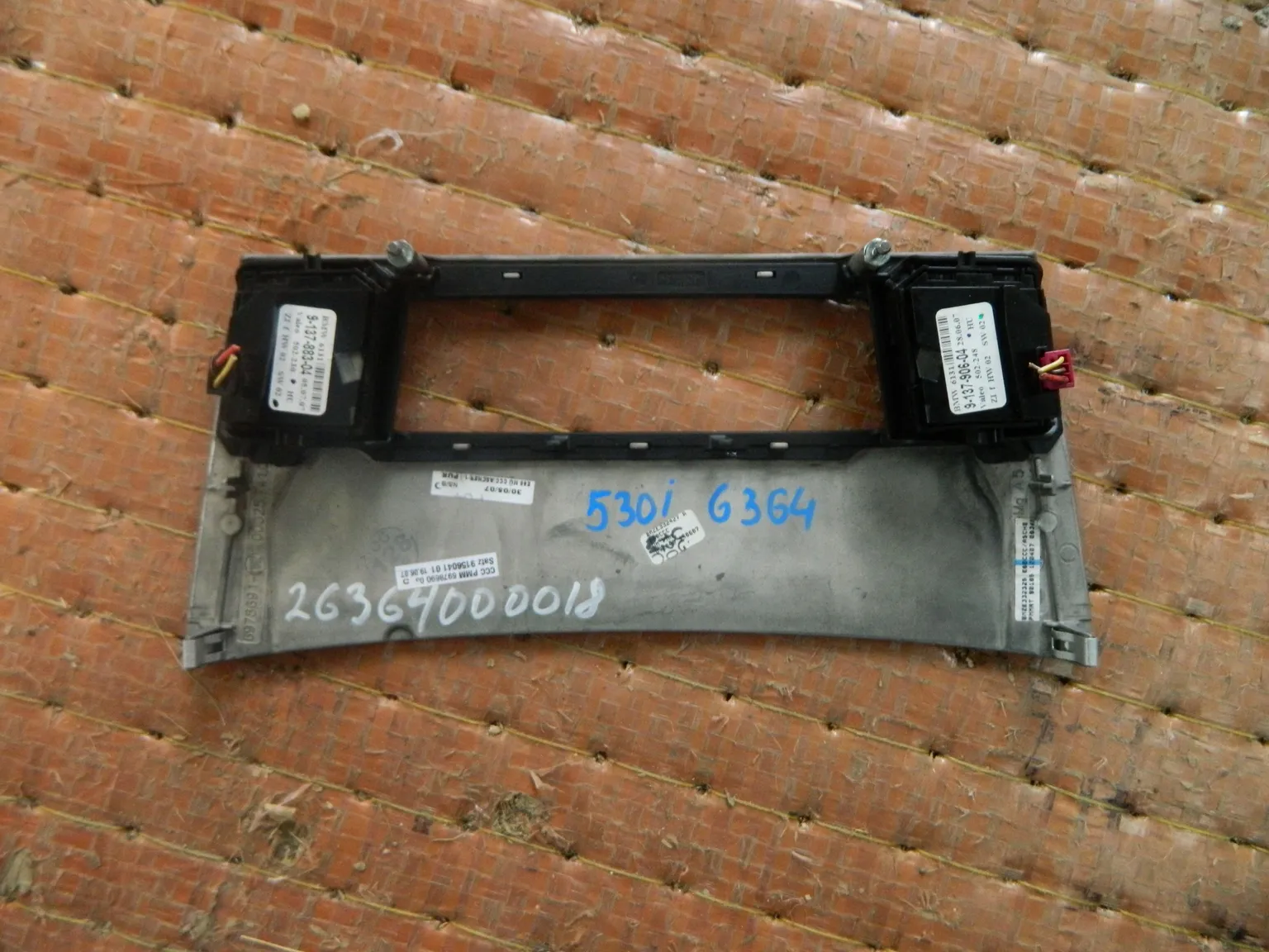 Накладка центральной консоли BMW 5-SERIES E60 (Контрактный)26364000018