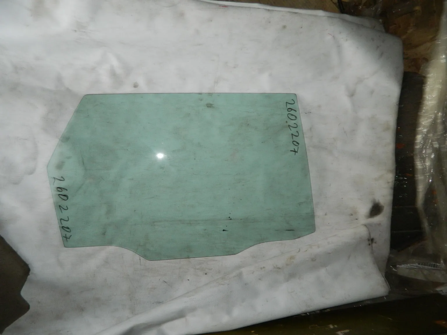 Стекло двери TOYOTA CALDINA 210 Задн. Прав (Контрактный) 2602207