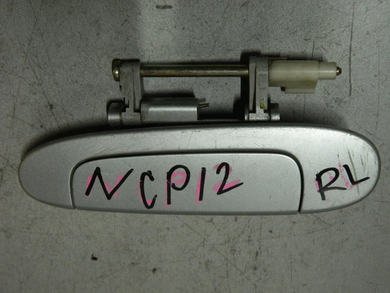 Ручка двери наружная TOYOTA VITZ NCP10 Зад Лев (Контрактный) 81528556