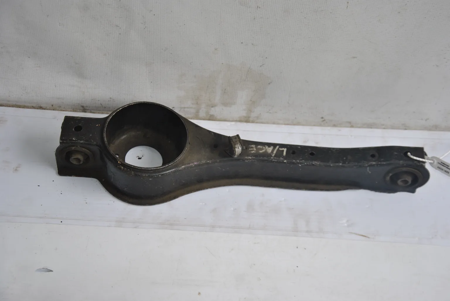 Рычаг подвески TOYOTA HIACE KZH100 Зад Прав (Контрактный) 46091859