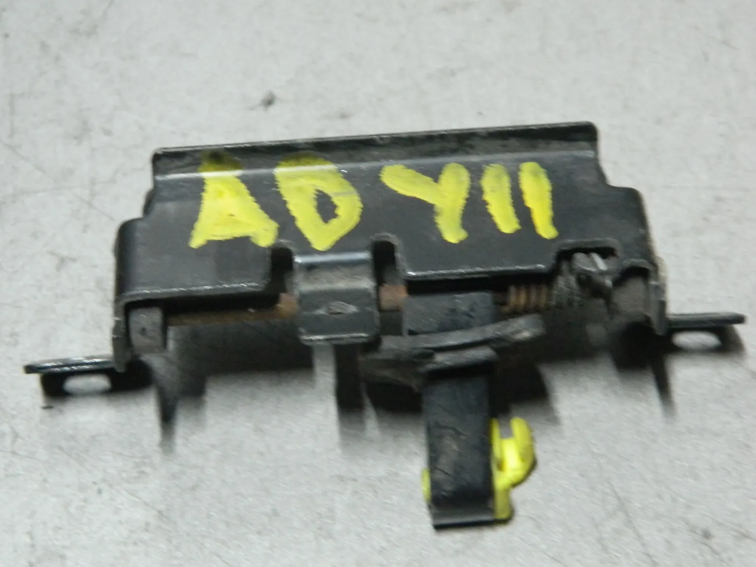 Ручка багажника NISSAN WINGROAD WFY11 (Контрактный) 81528568