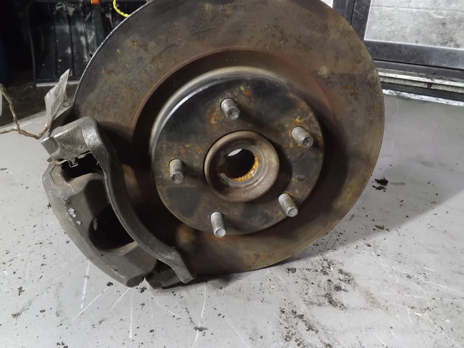 Ступица NISSAN X-TRAIL NT31 Перед Лев (Контрактный) 94603636