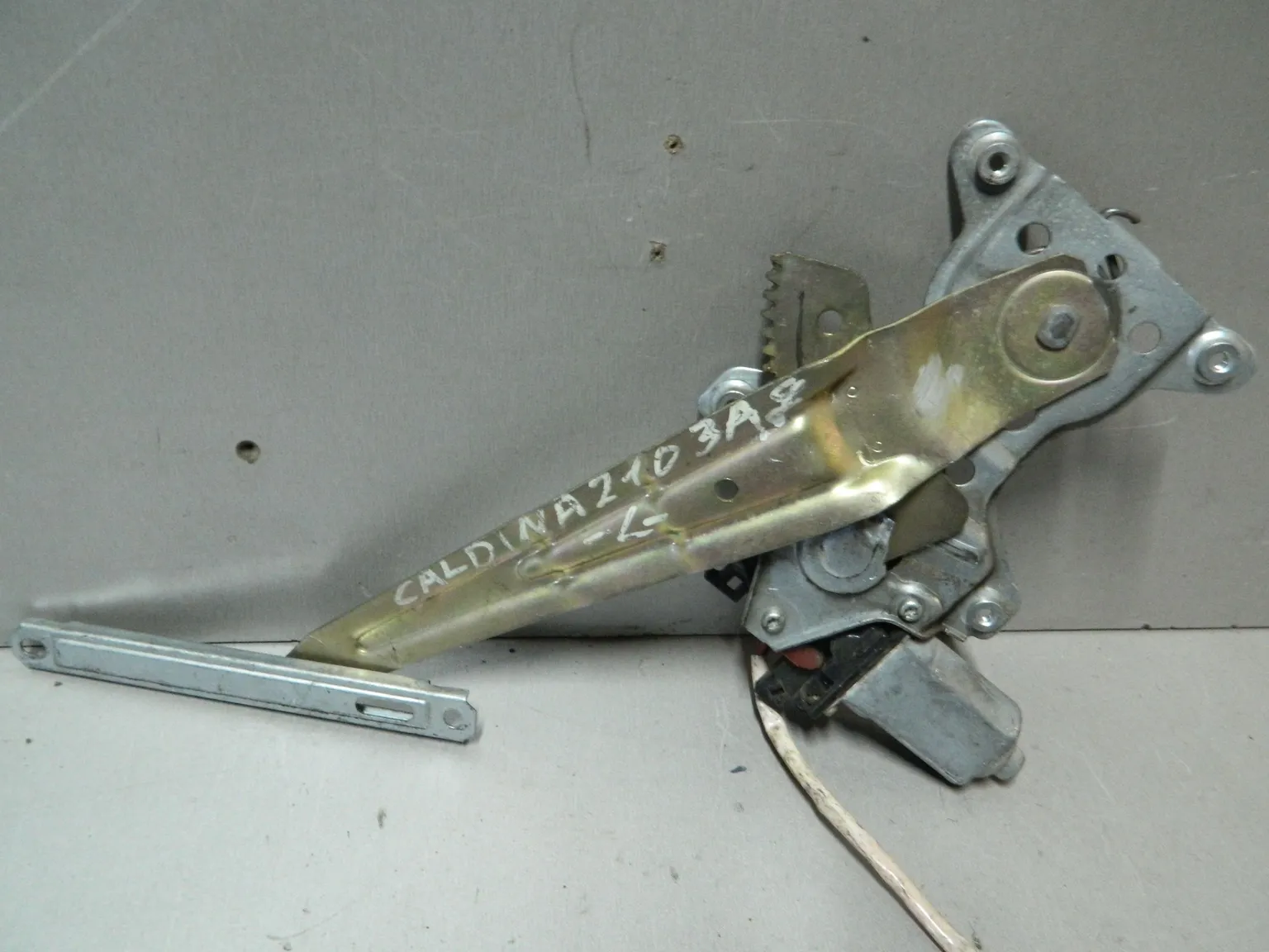 Стеклоподъемник TOYOTA CALDINA ST210 Зад Лев (Контрактный) 79591674