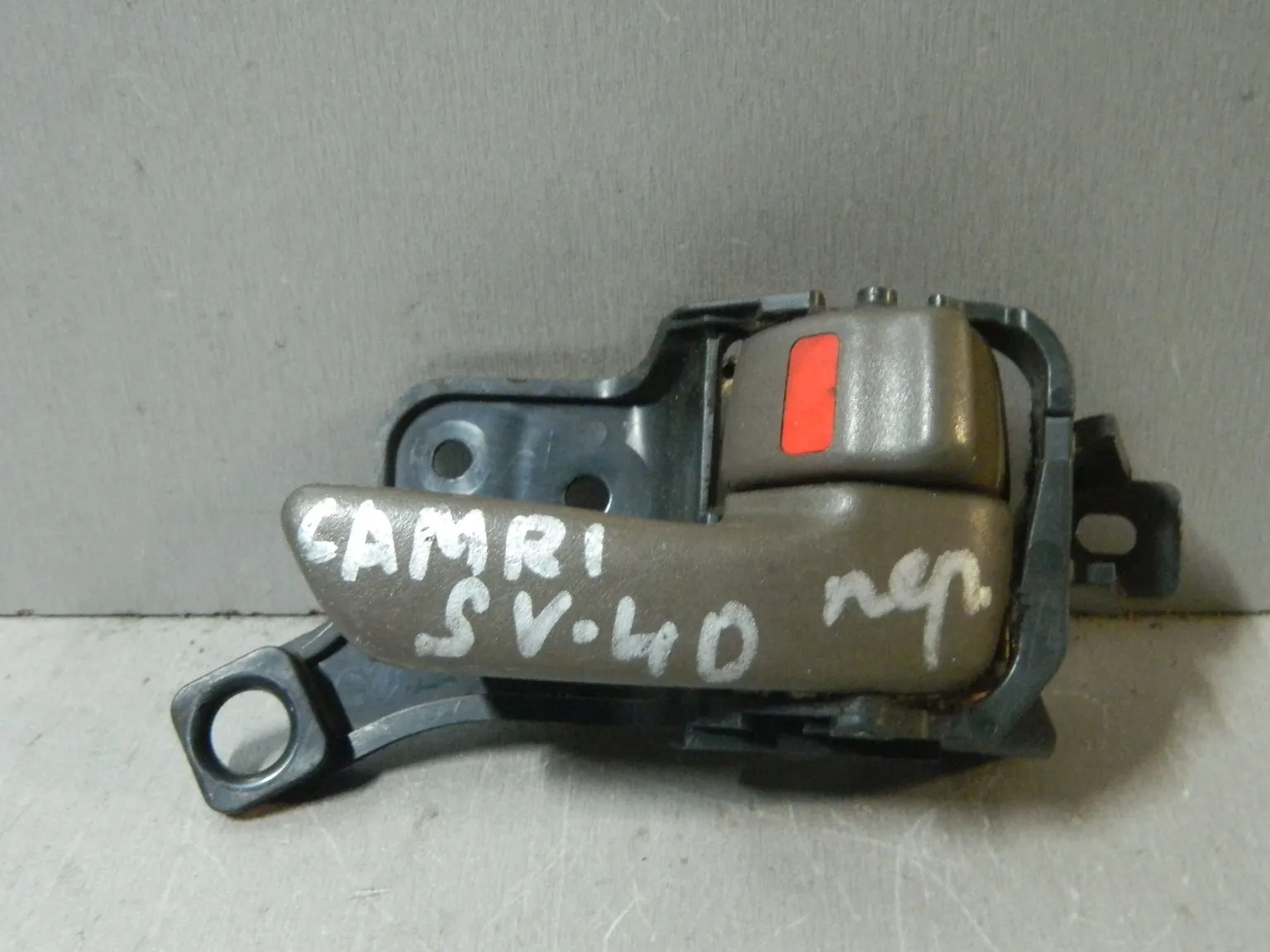 Ручка двери внутренняя TOYOTA CAMRY SV40 Прав (Контрактный) 81528373