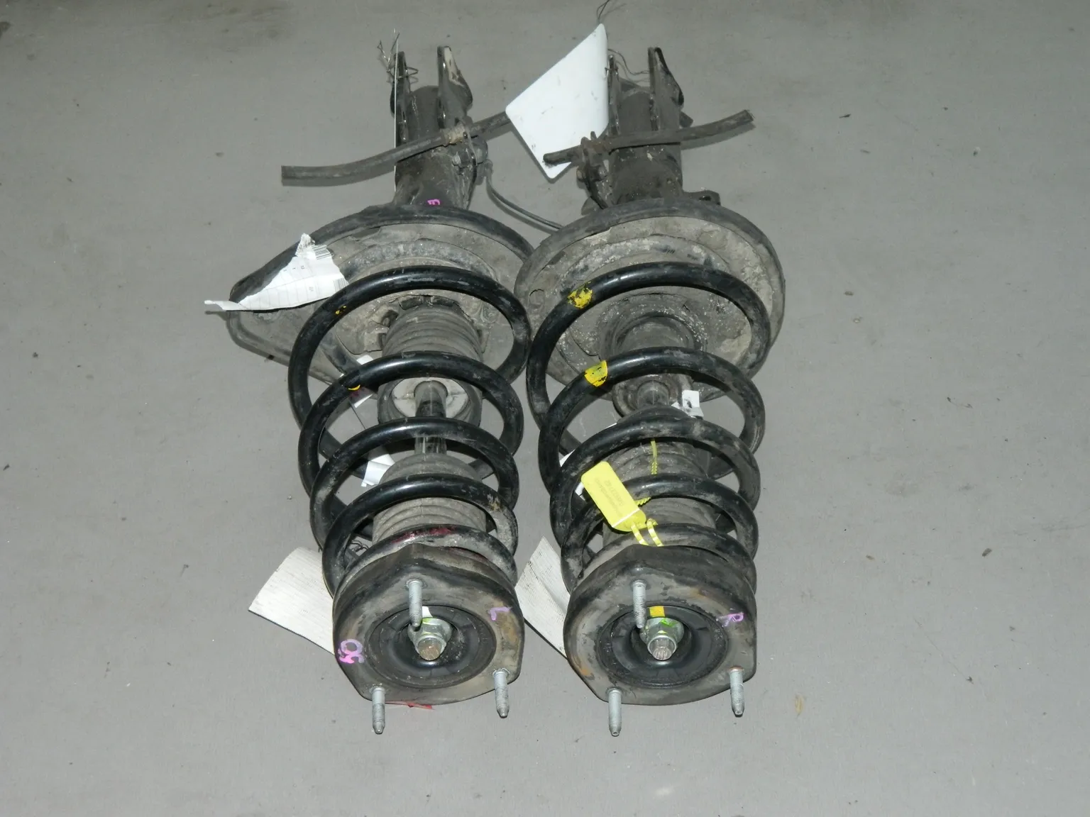 Стойка подвески TOYOTA CAMRY AVV50 Зад (ПАРА) (Контрактный) 94603742