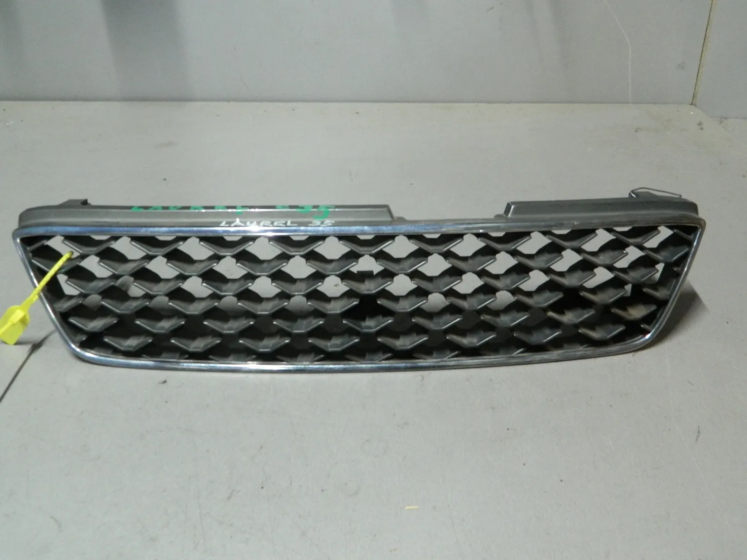 Решетка радиатора NISSAN LAUREL C35 (Контрактный) 79773053