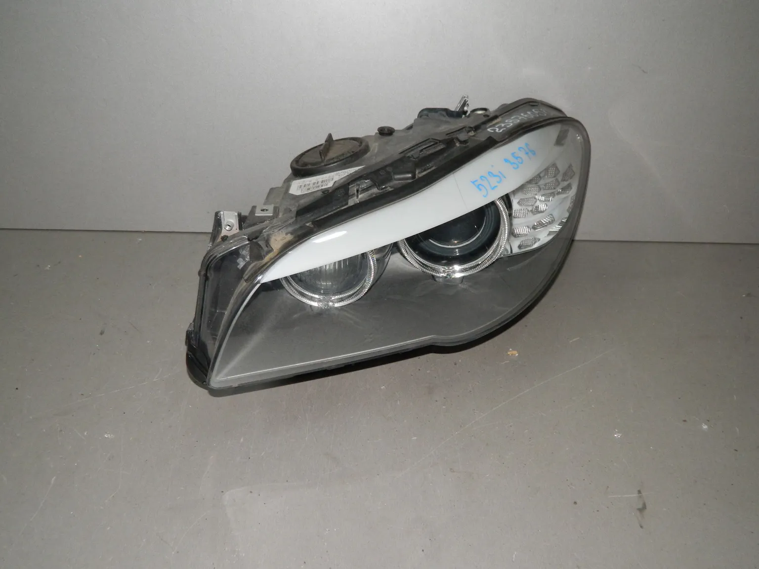 Фара BMW 5-SERIES F10 Перед Лев (Контрактный) 23576050