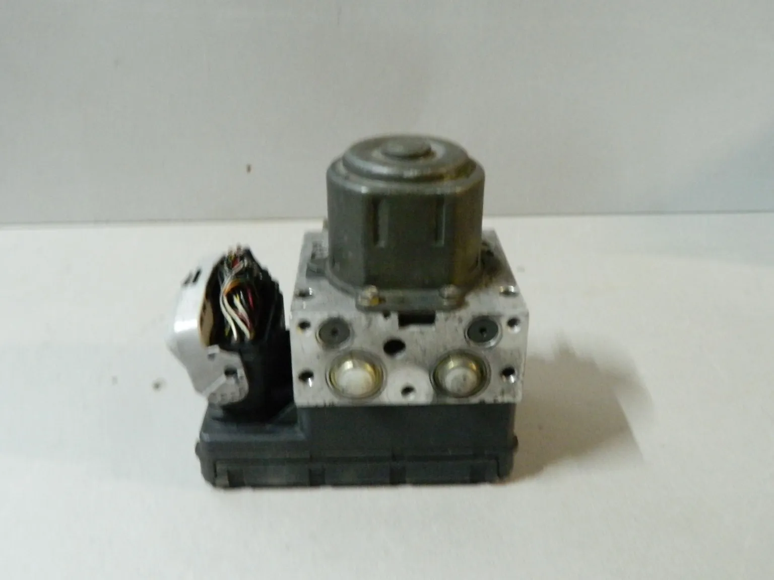 Блок ABS TOYOTA COROLLA SPACIO ZZE124 (Контрактный) 81532887