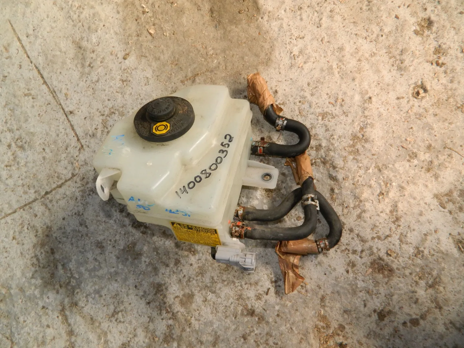 Бачок для тормозной жидкости TOYOTA CAMRY AVV50 (Контрактный) 1400800352