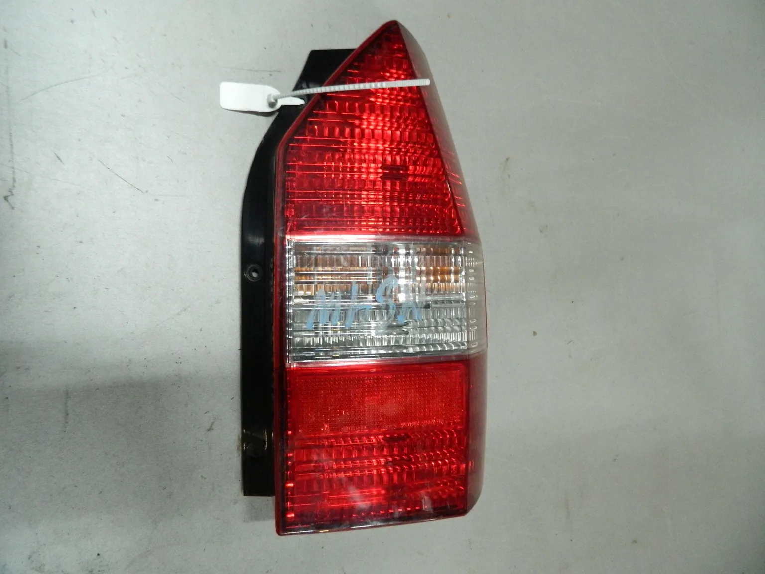 Фонарь MITSUBISHI CHARIOT N84W Зад Прав (Контрактный) 68000901